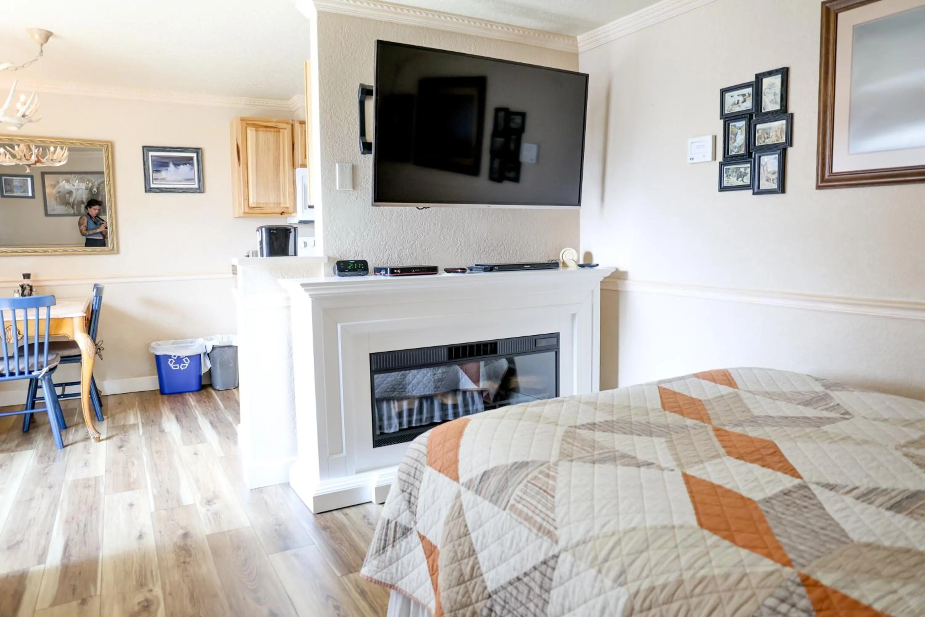 Bed in Yellowstone Gateway Inn