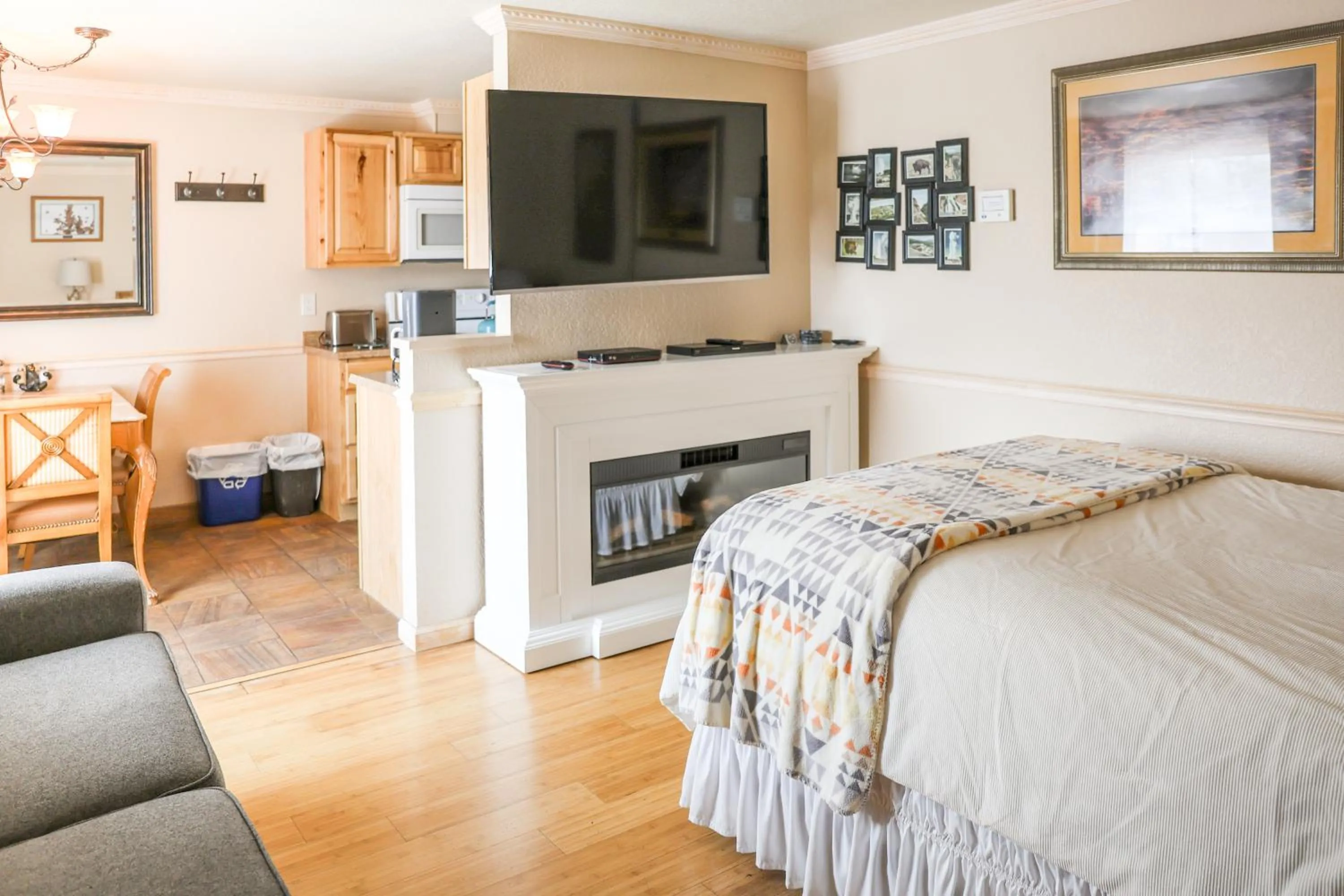 Bed in Yellowstone Gateway Inn