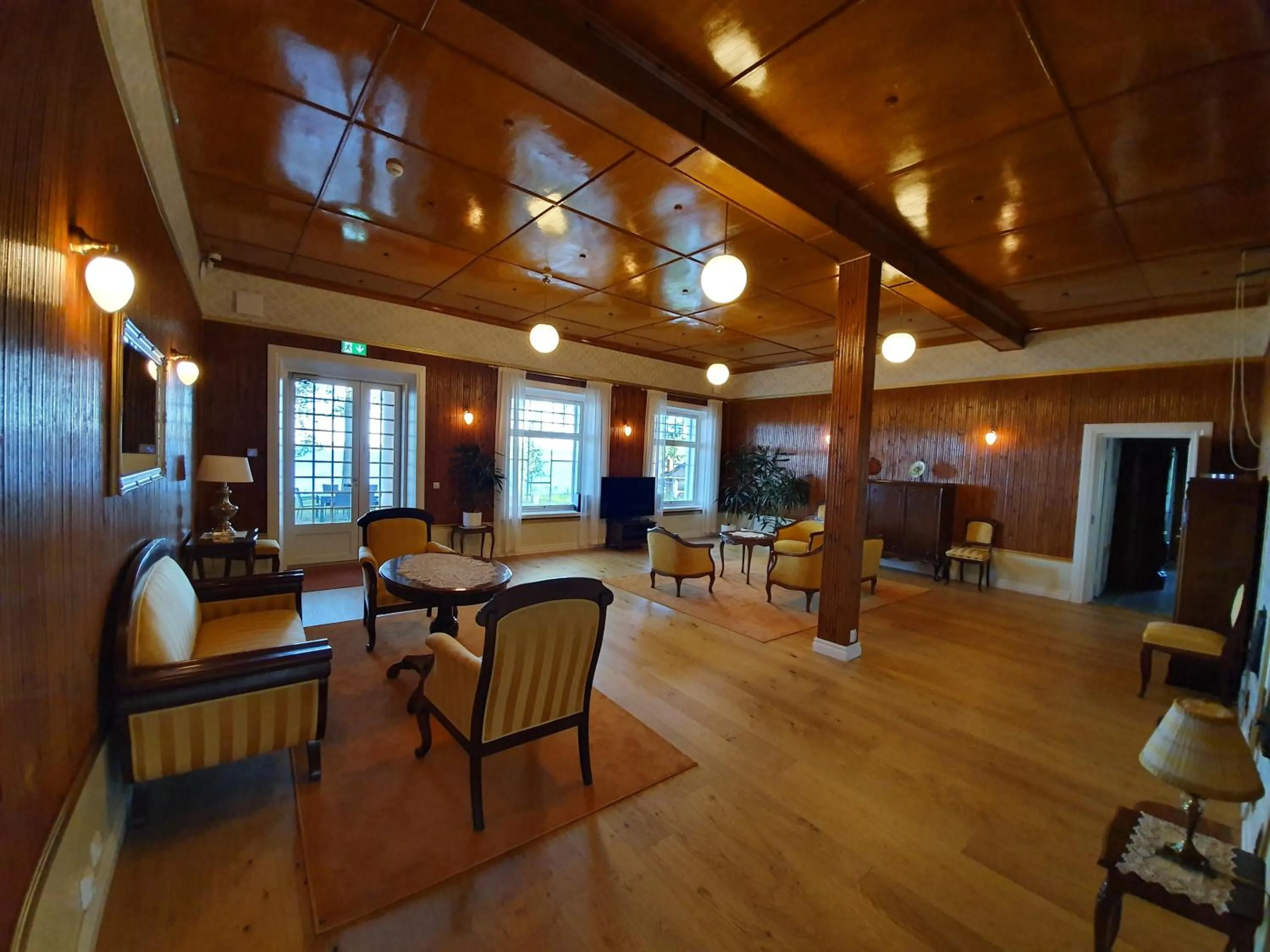 Communal lounge/ TV room in B&B Taipaleenniemi