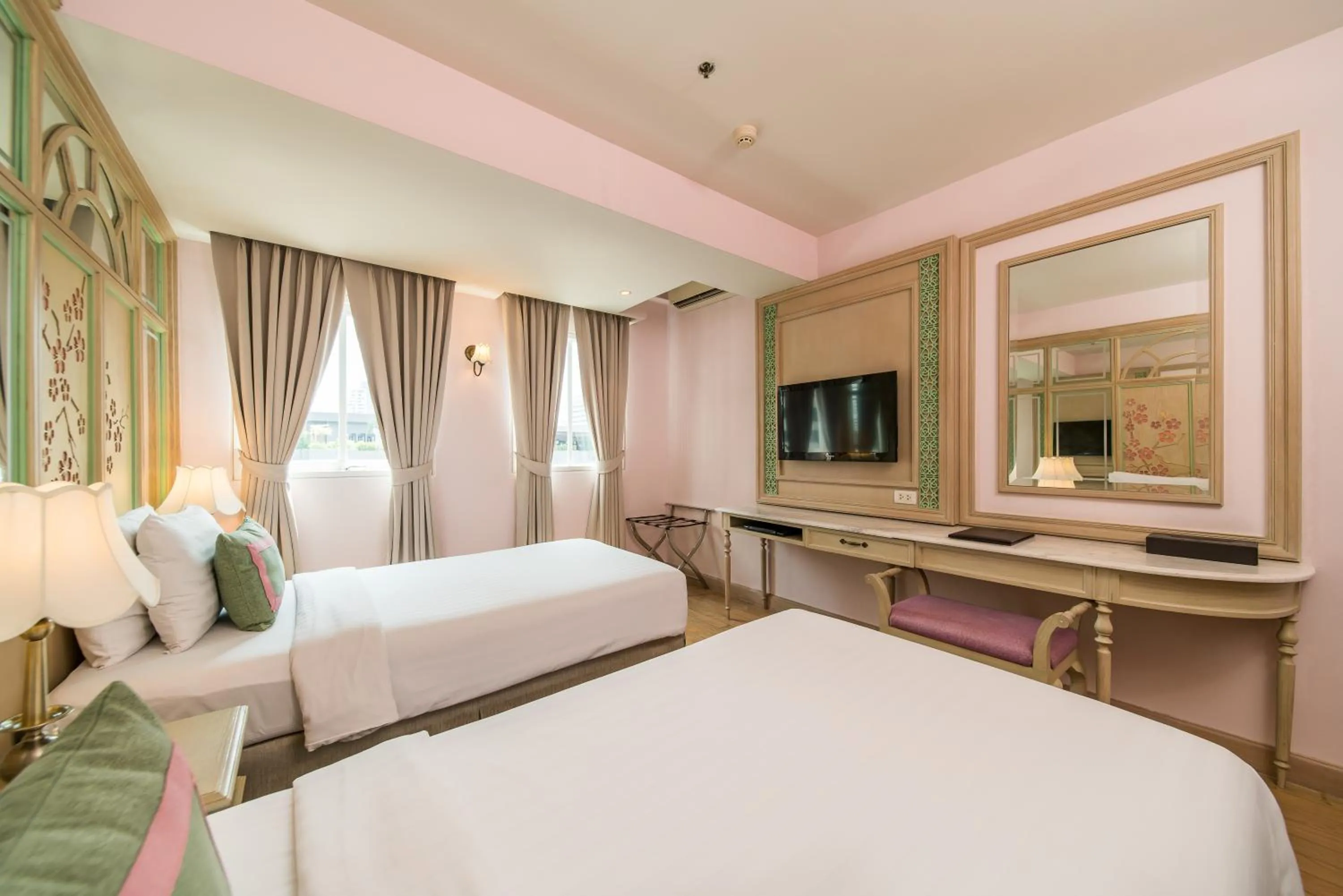 Photo of the whole room, Bed in La Petite Salil Sukhumvit 11