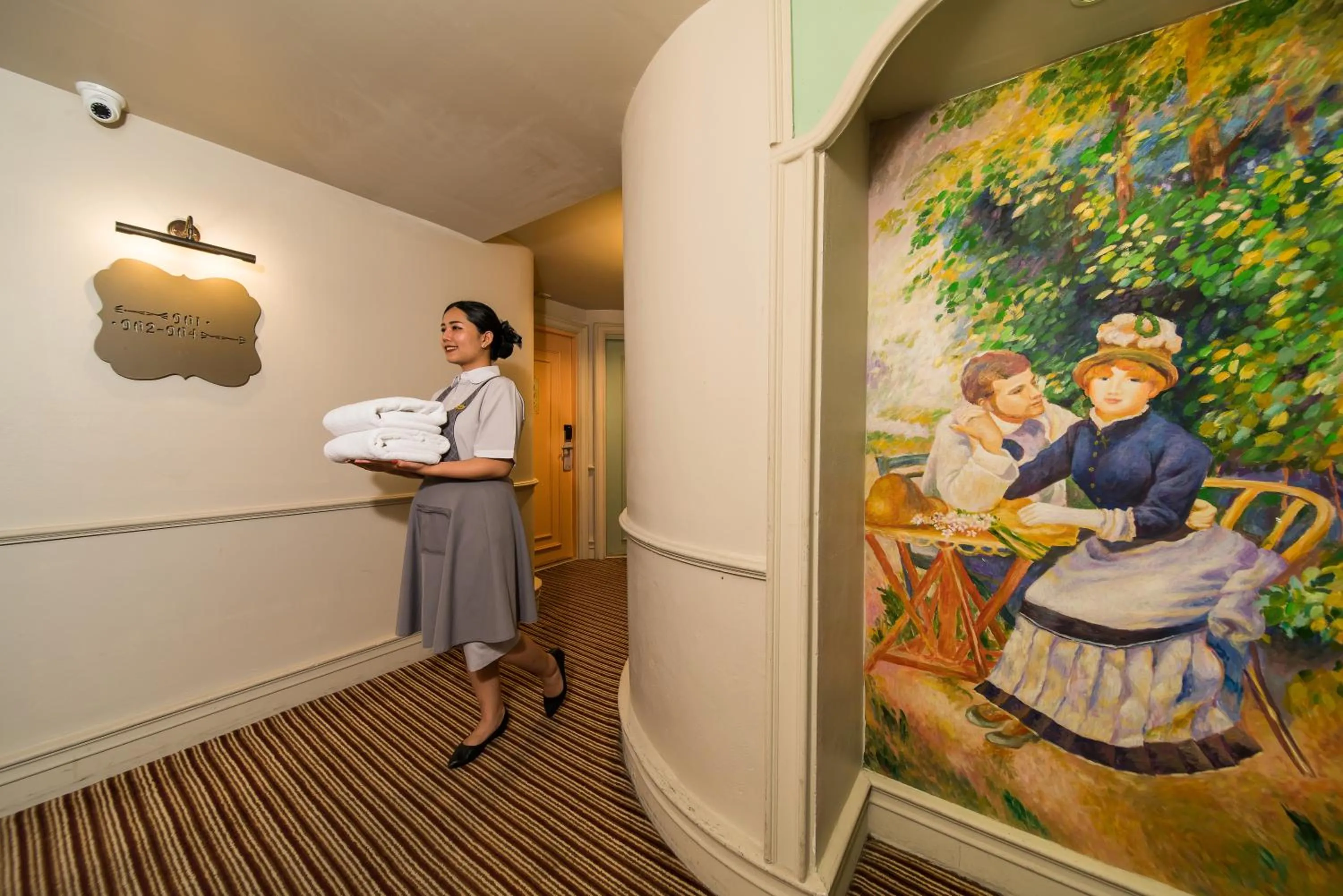 Staff in La Petite Salil Sukhumvit 11