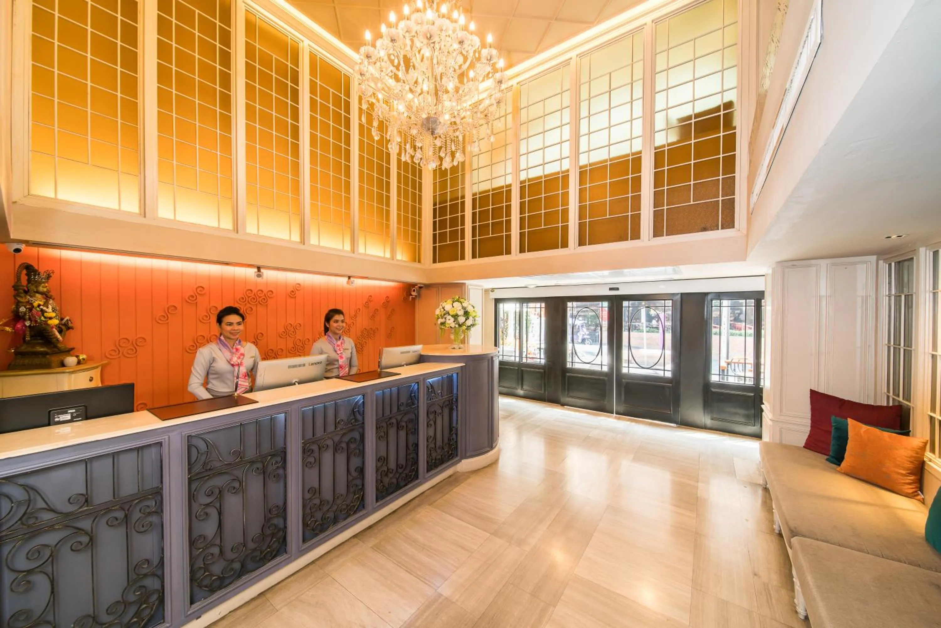 Staff in La Petite Salil Sukhumvit 11