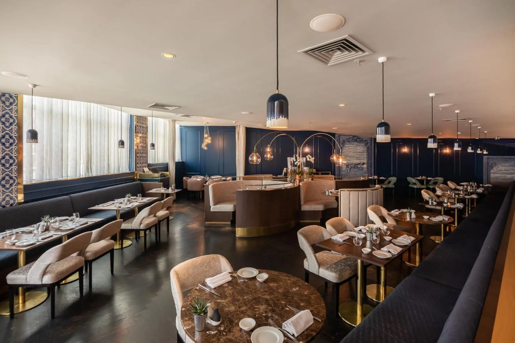 Lounge or bar in InterContinental Lisbon by IHG