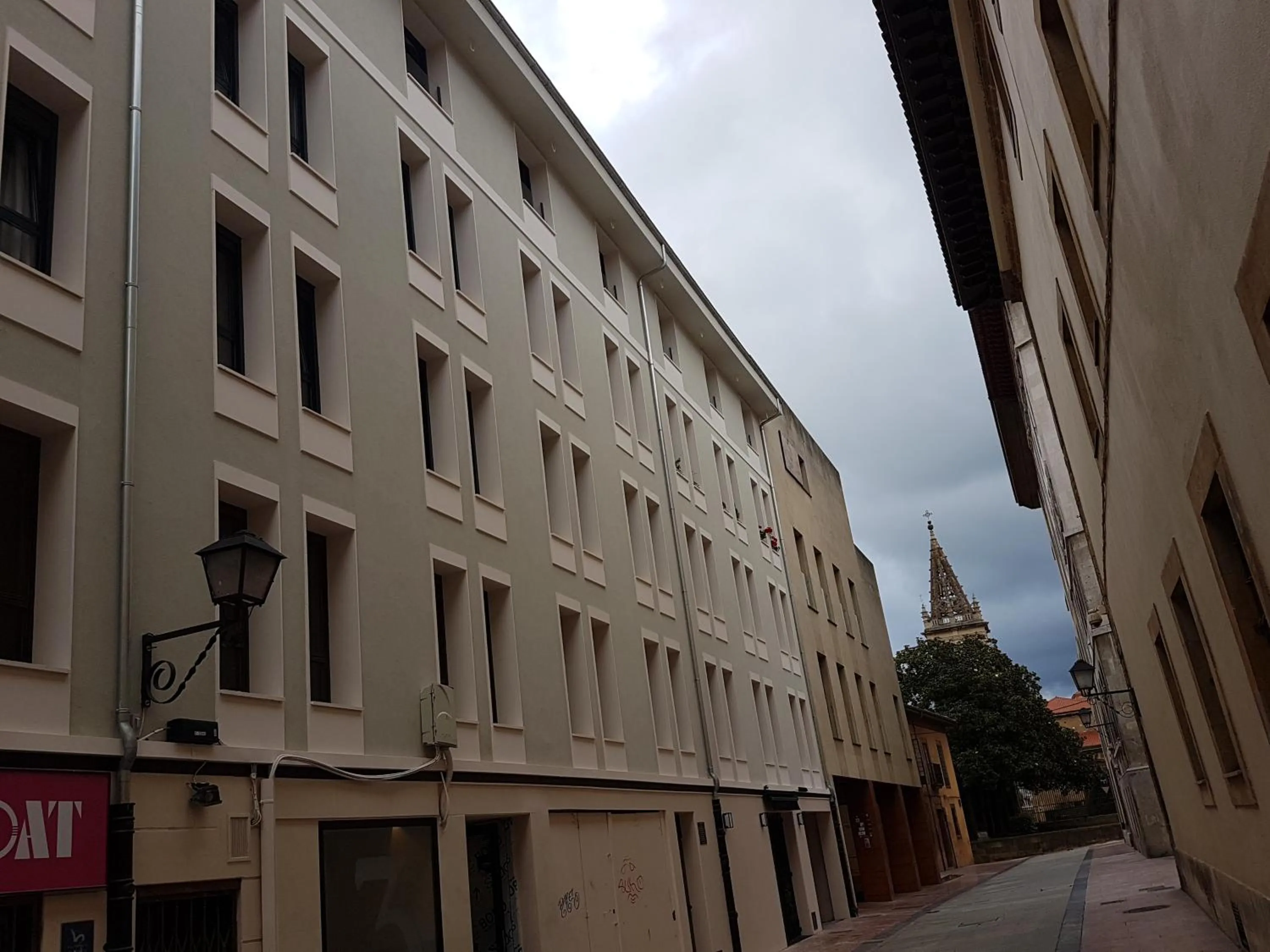 Property building in Viviendas Oviedo Catedral