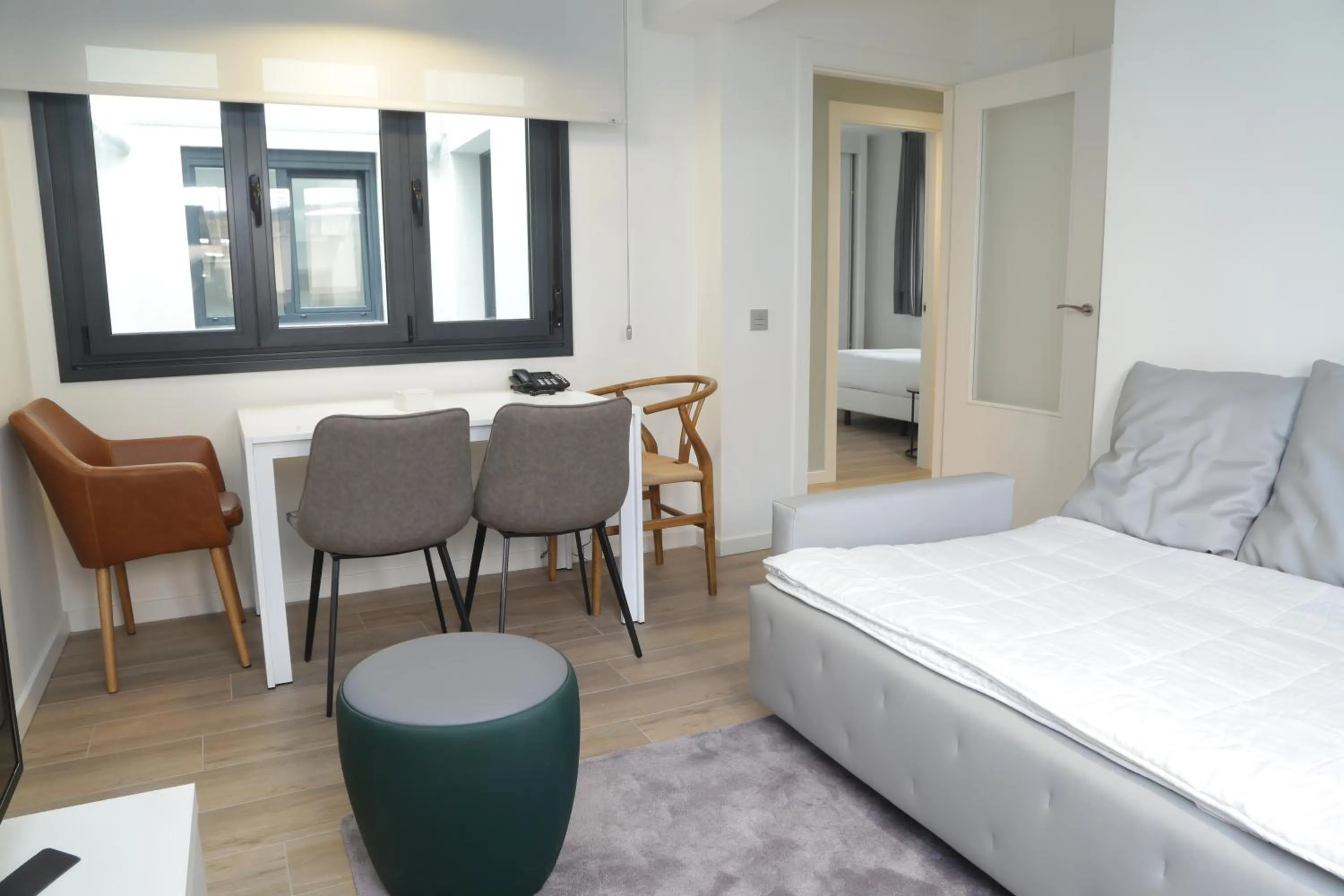 Living room, Bed in Viviendas Oviedo Catedral