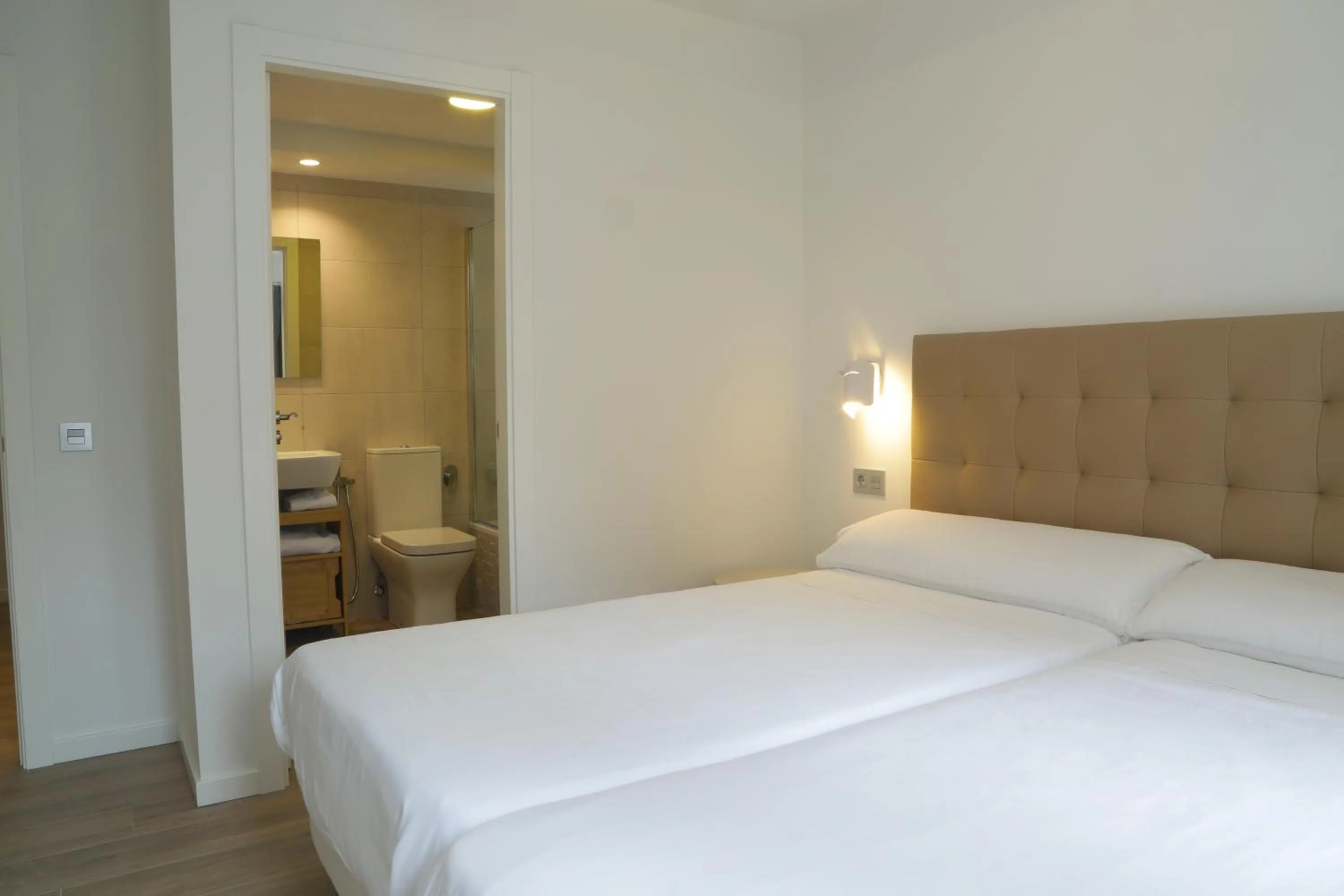 Bedroom, Bed in Viviendas Oviedo Catedral