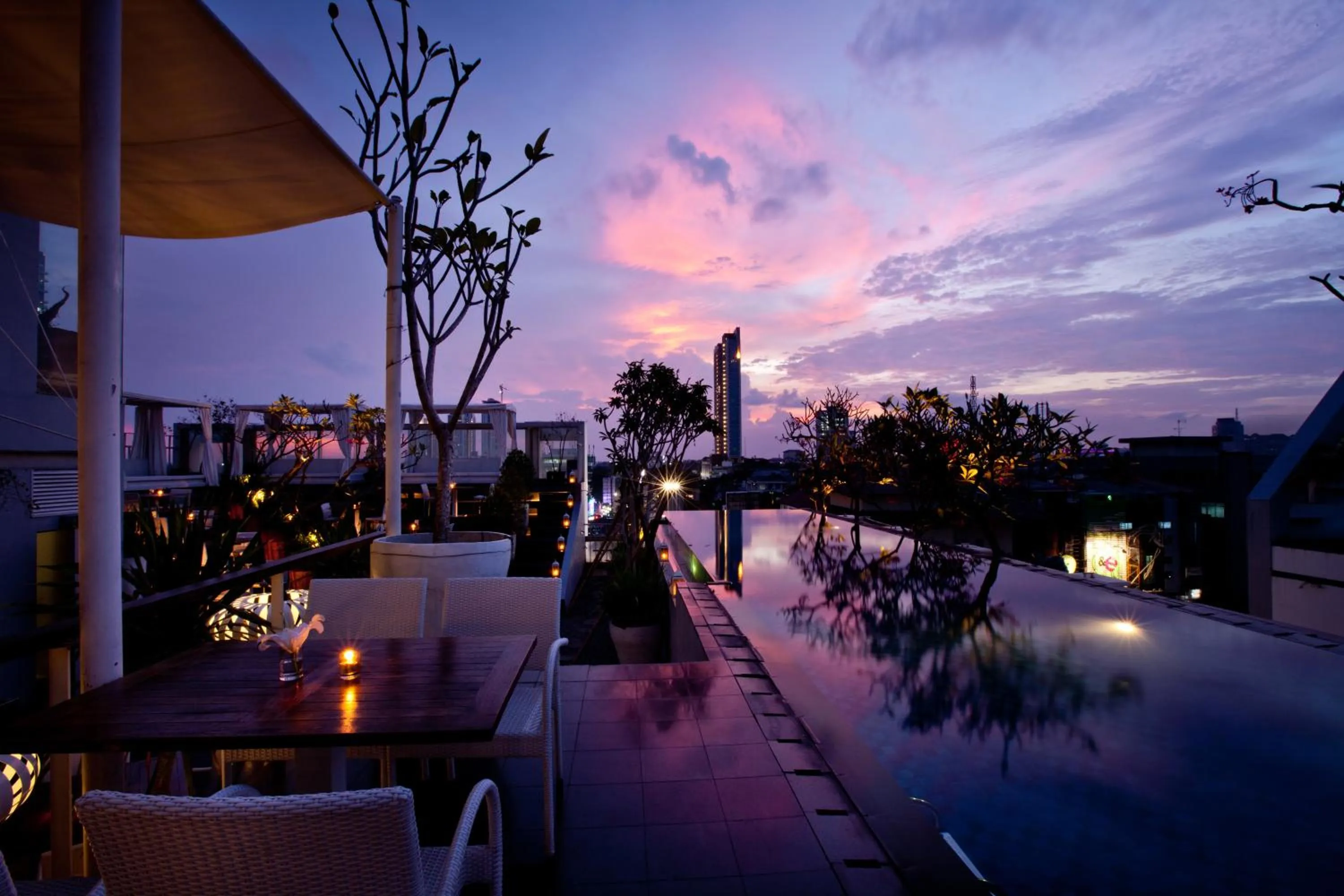 Swimming pool in Kemang Icon