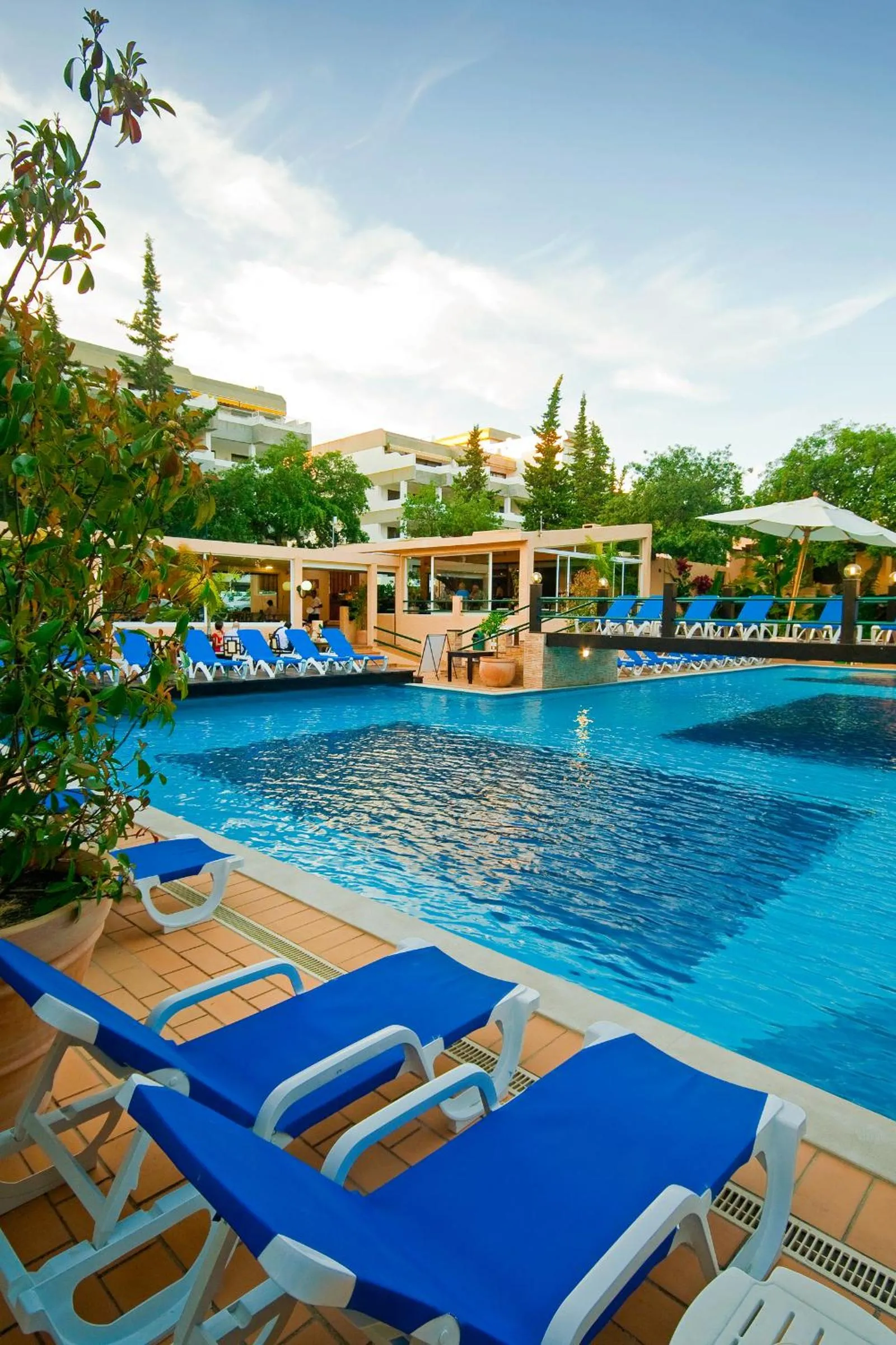Swimming pool in Hotel Balaia Mar
