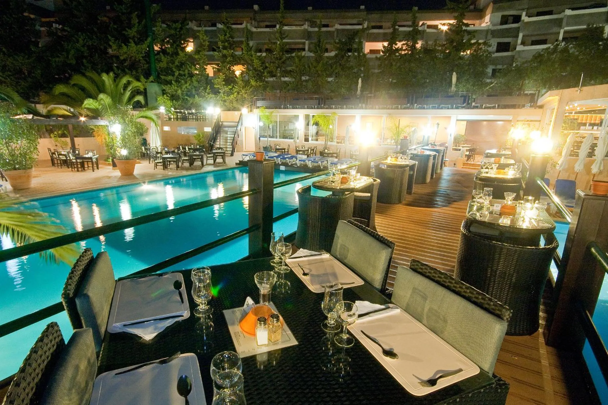 Restaurant/places to eat in Hotel Balaia Mar