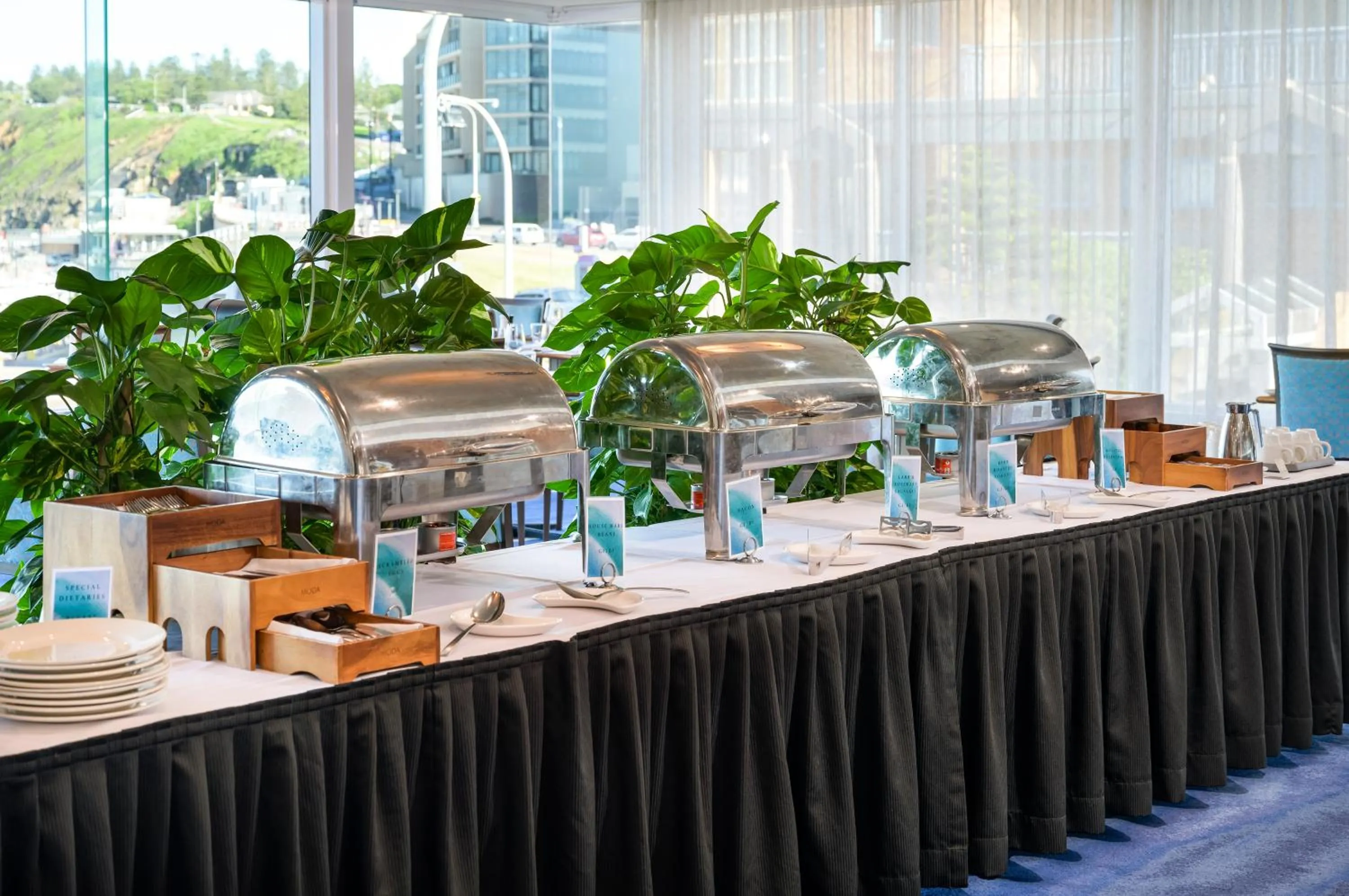 Restaurant/places to eat in Noah's On the Beach