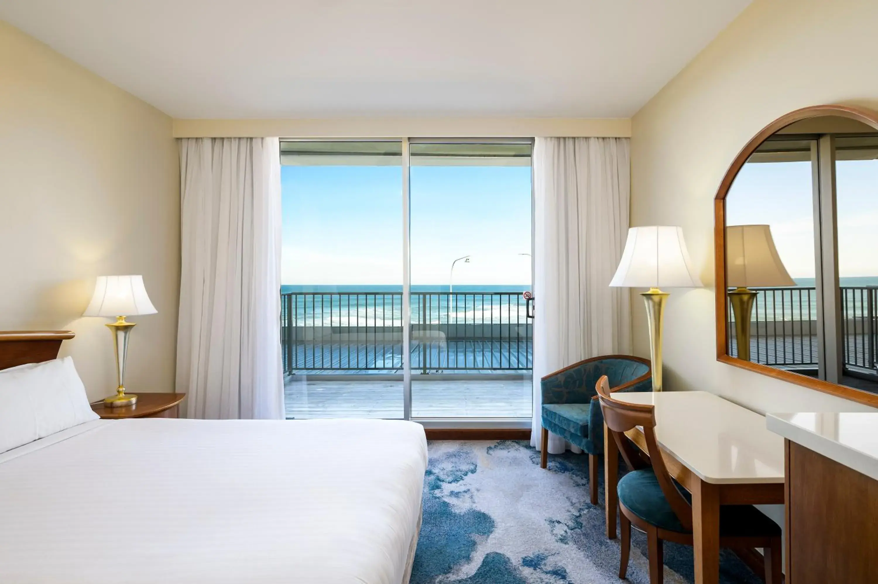 Queen Room with Low Ocean View - Balcony in Noah's On the Beach Queen Room with Low Ocean View - Balcony in Noah's On the Beach