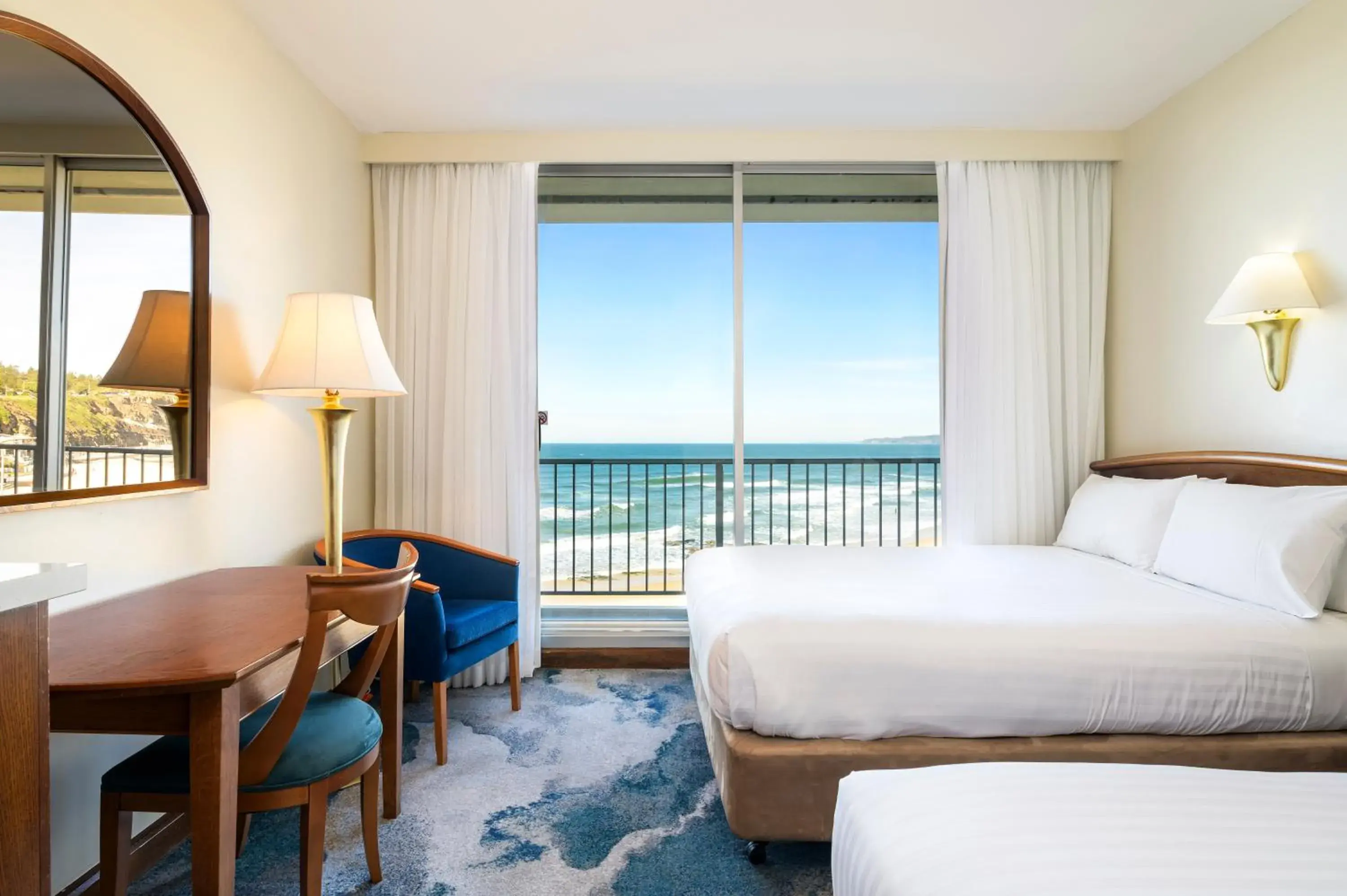 Queen and Single Room with Ocean View and Balcony in Noah's On the Beach Queen and Single Room with Ocean View and Balcony in Noah's On the Beach