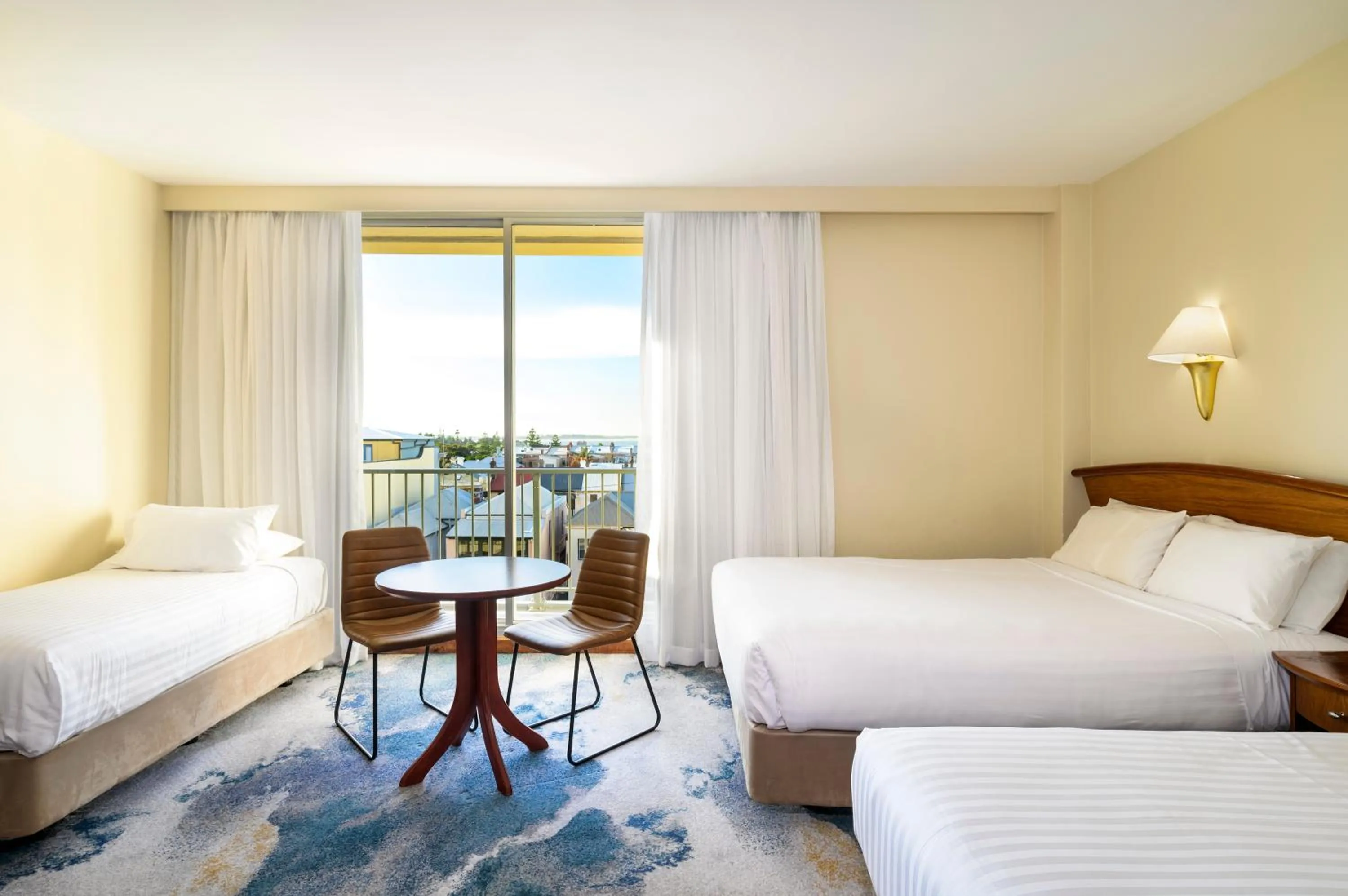 Bedroom, Bed in Noah's On the Beach