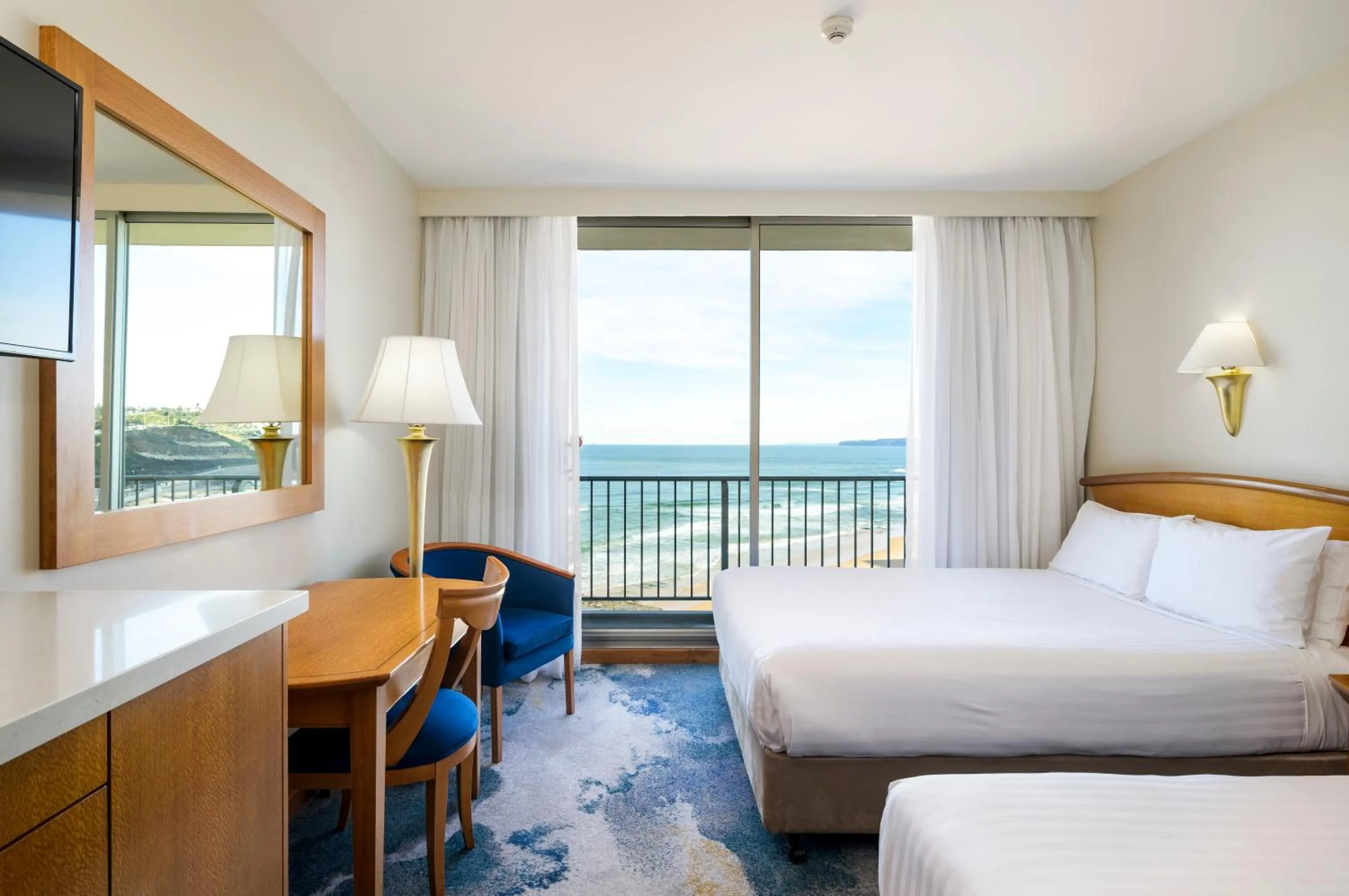 Bedroom, Bed in Noah's On the Beach