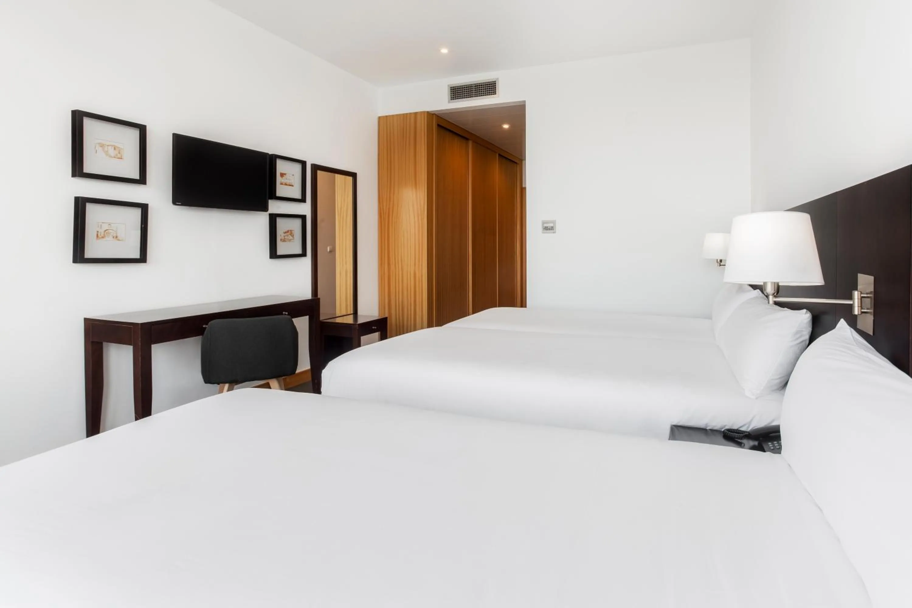 Bed in B&B HOTEL Cantanhede Coimbra