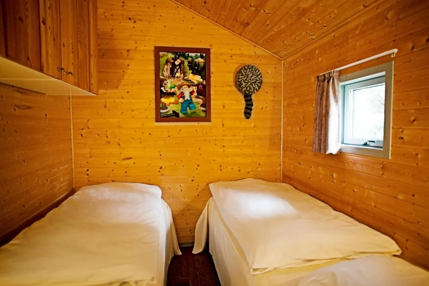 Bedroom, Bed in LEGOLAND Wild West Cabins