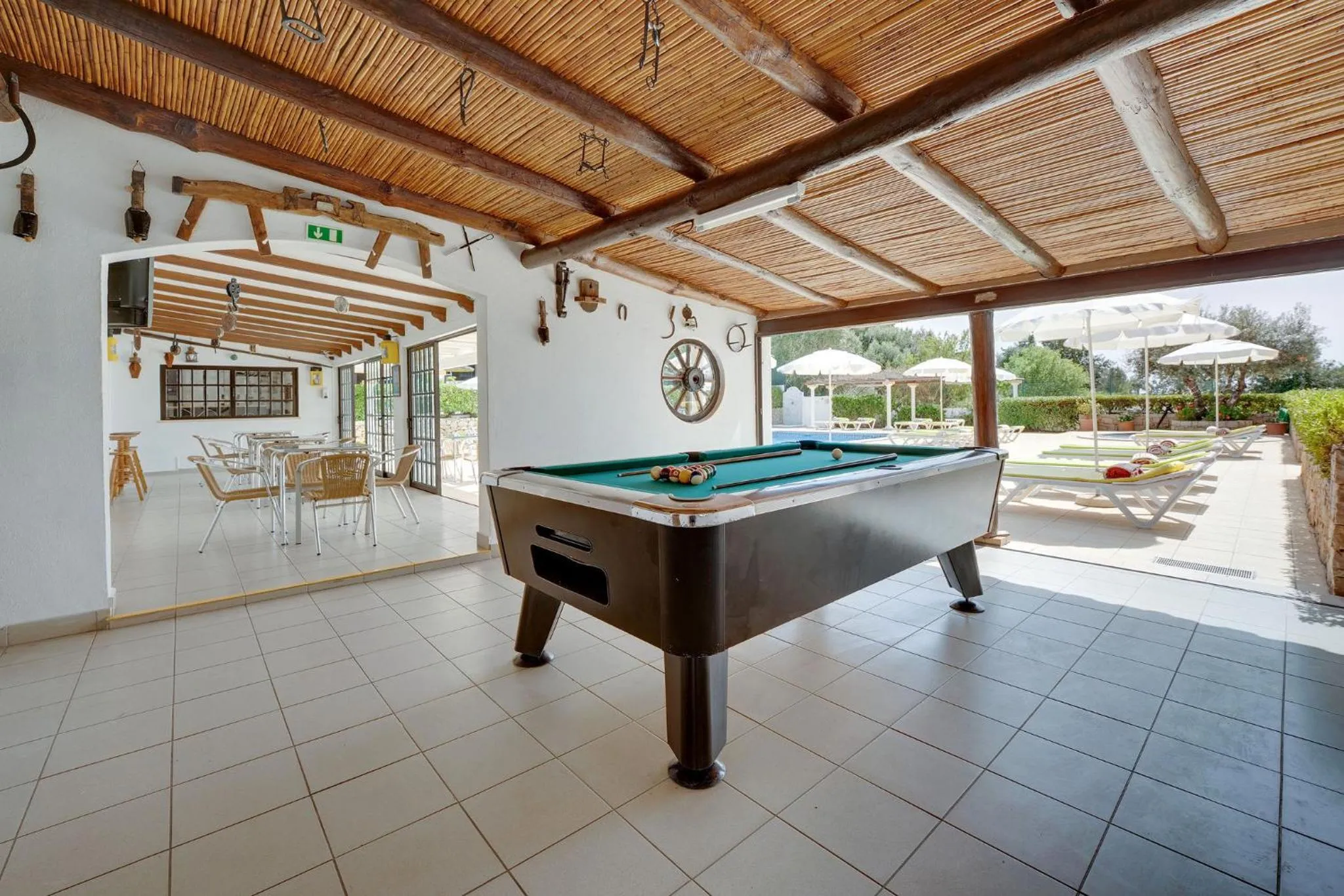 Billiard in Muthu Balaia Sol