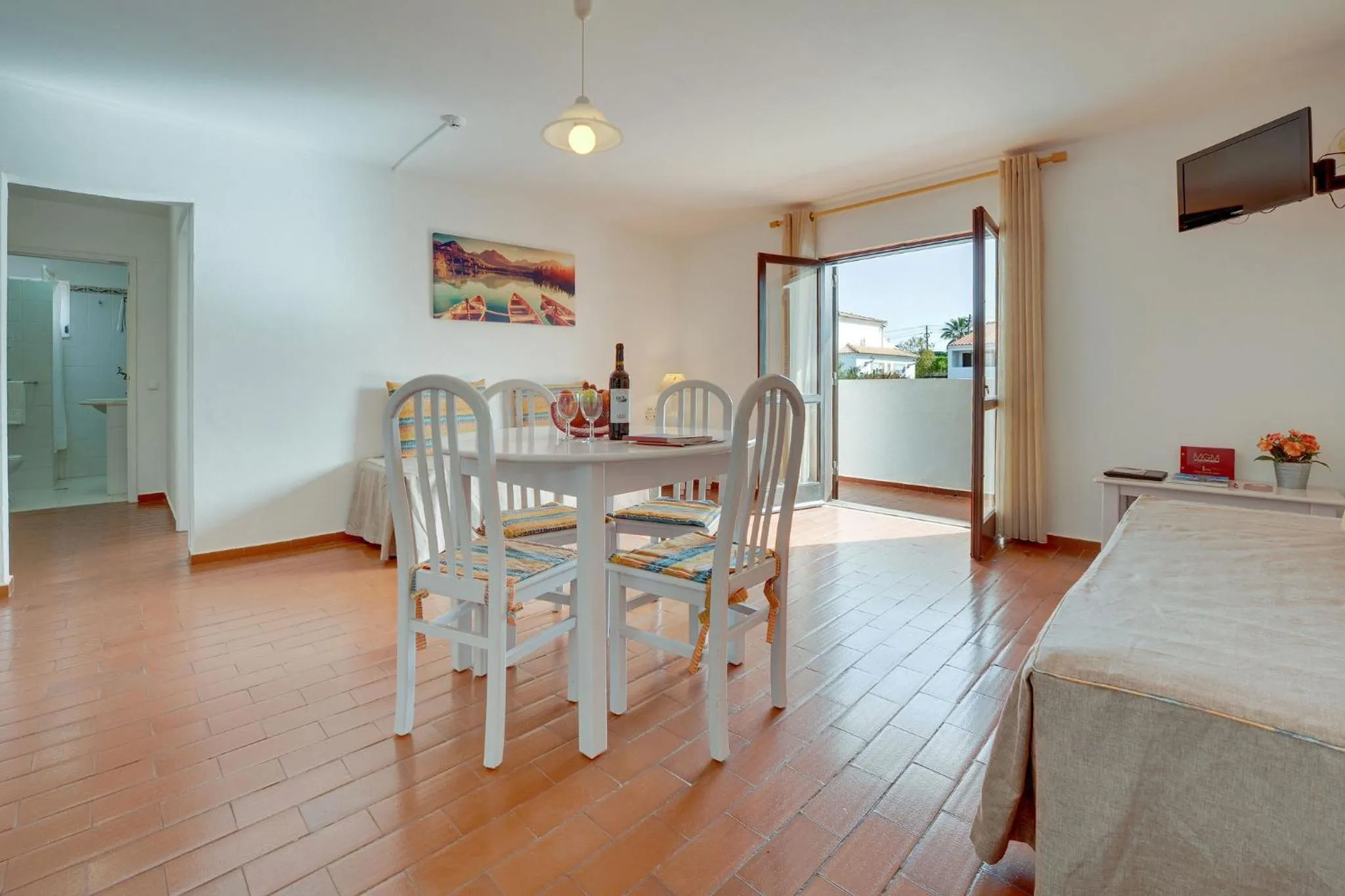 TV and multimedia in Muthu Balaia Sol