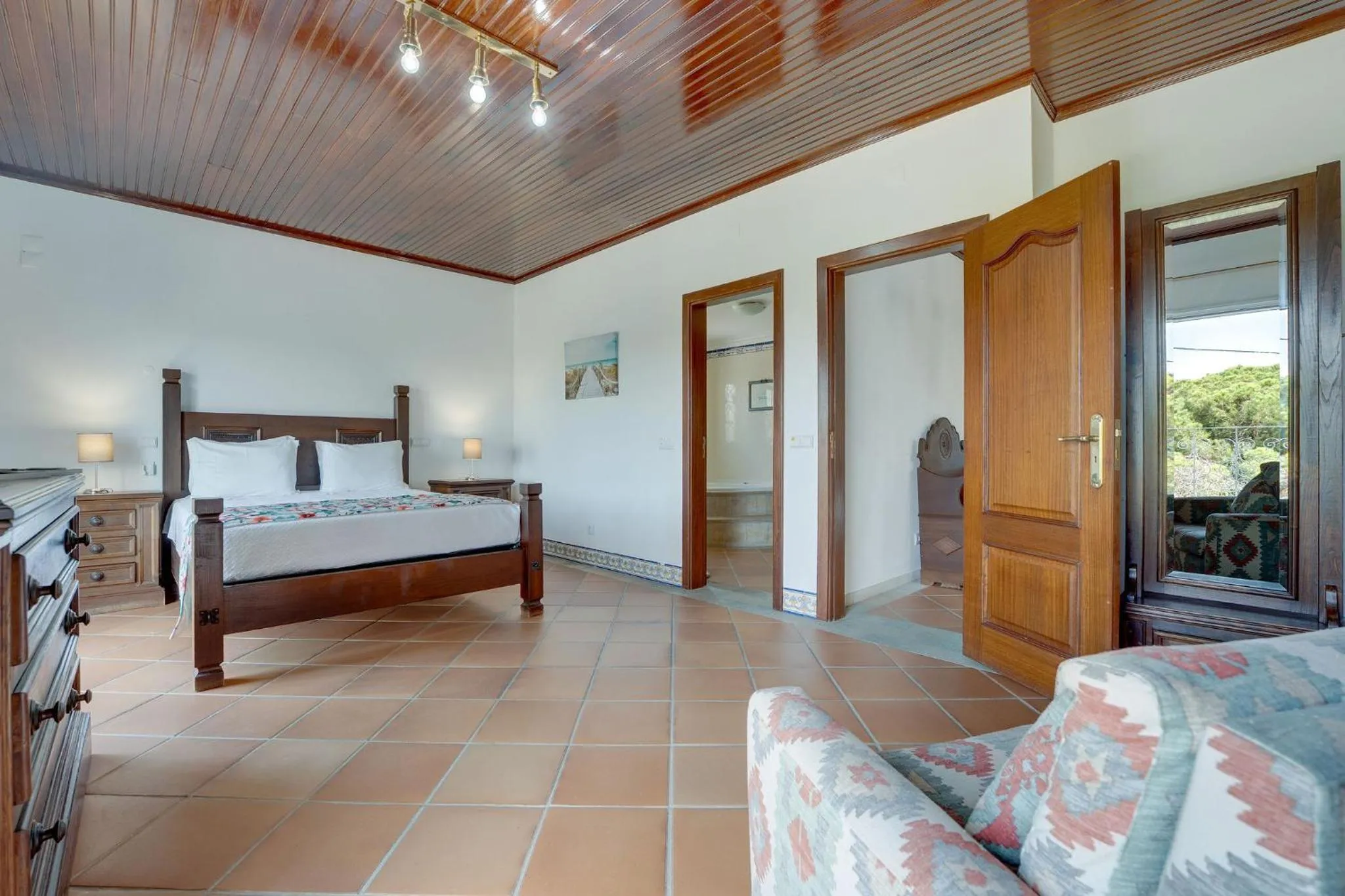 Bedroom, Bed in Muthu Balaia Sol