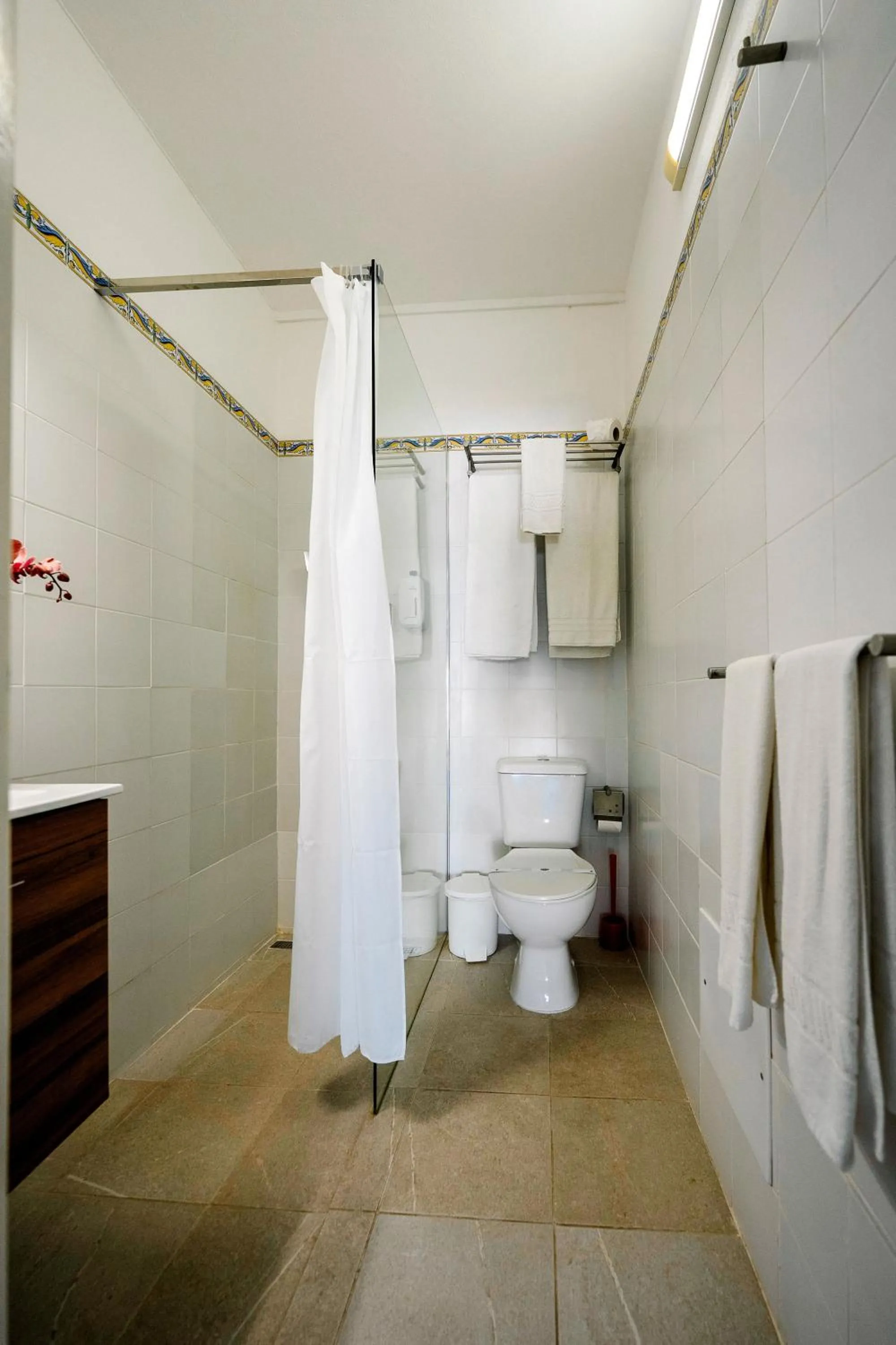 Shower in Muthu Balaia Sol