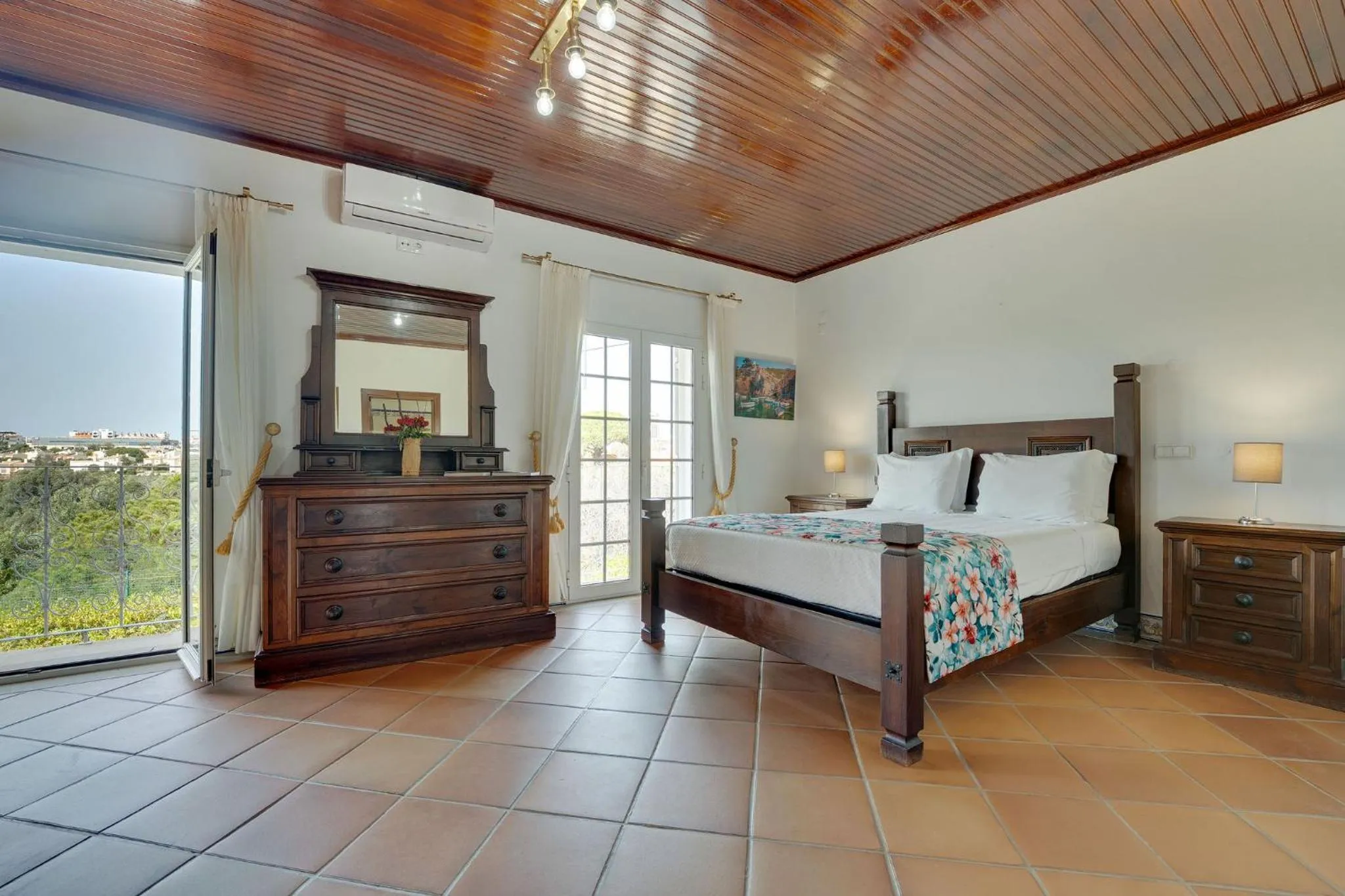 Bedroom, Bed in Muthu Balaia Sol