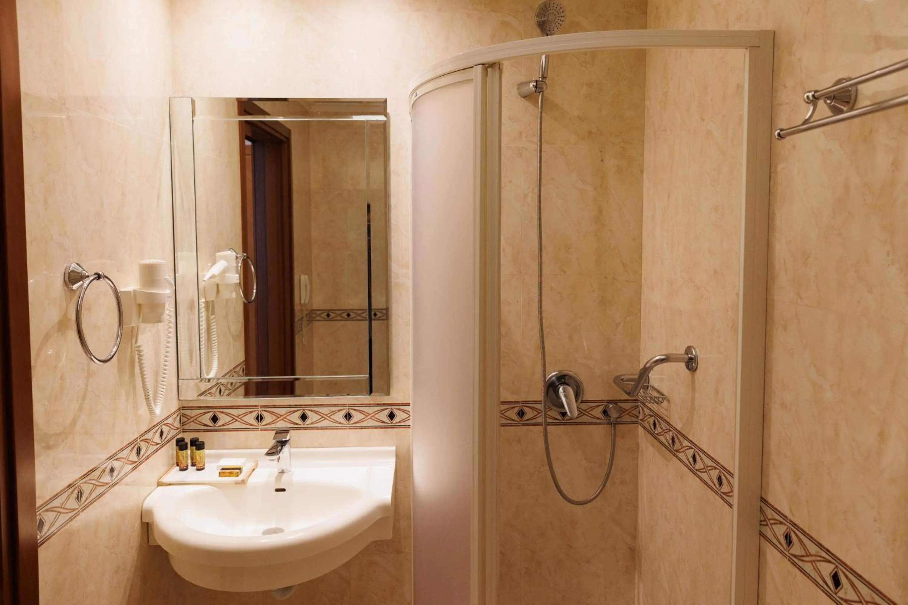 Shower in My Way Hotel & Events