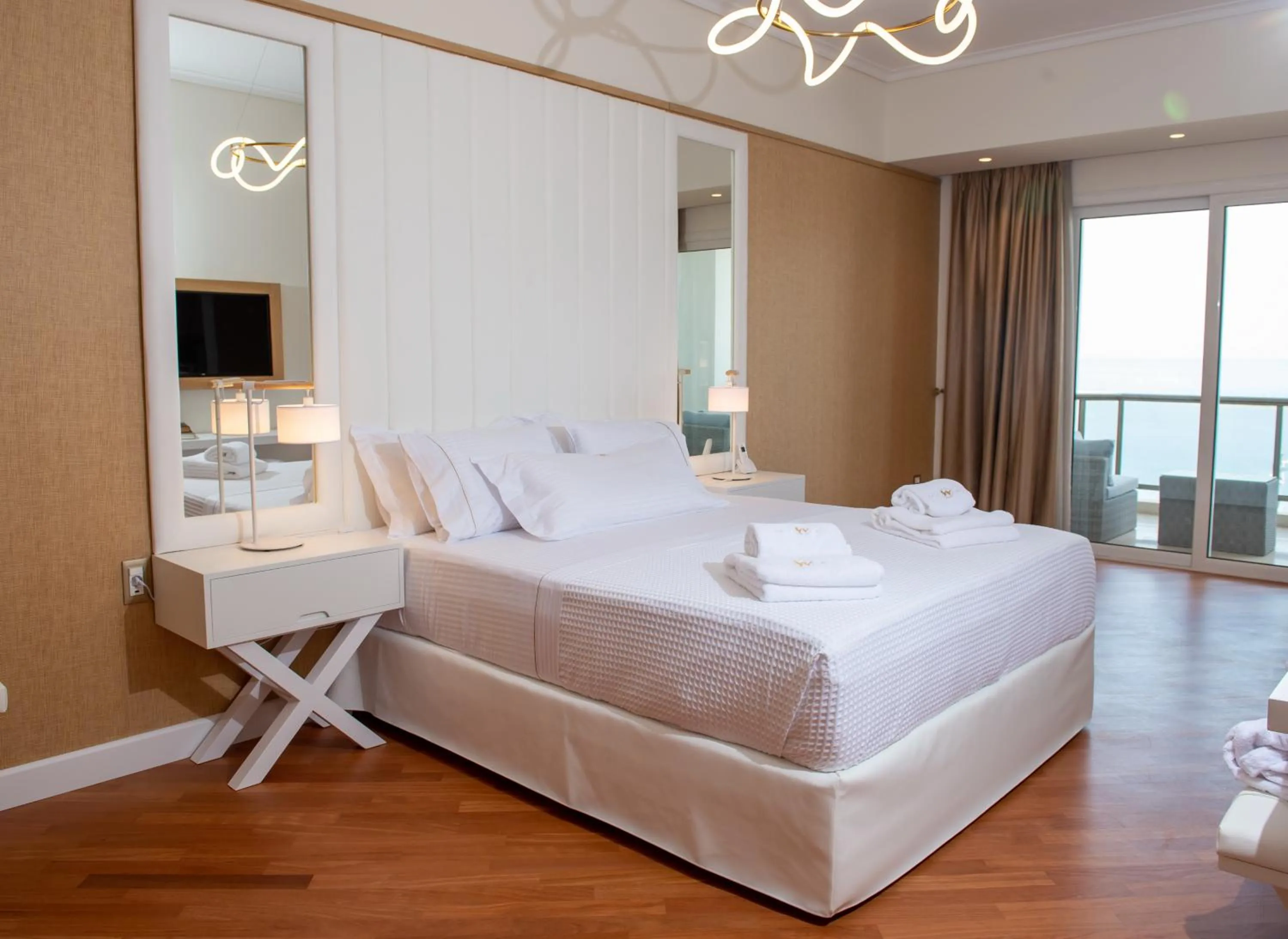 Photo of the whole room, Bed in My Way Hotel & Events