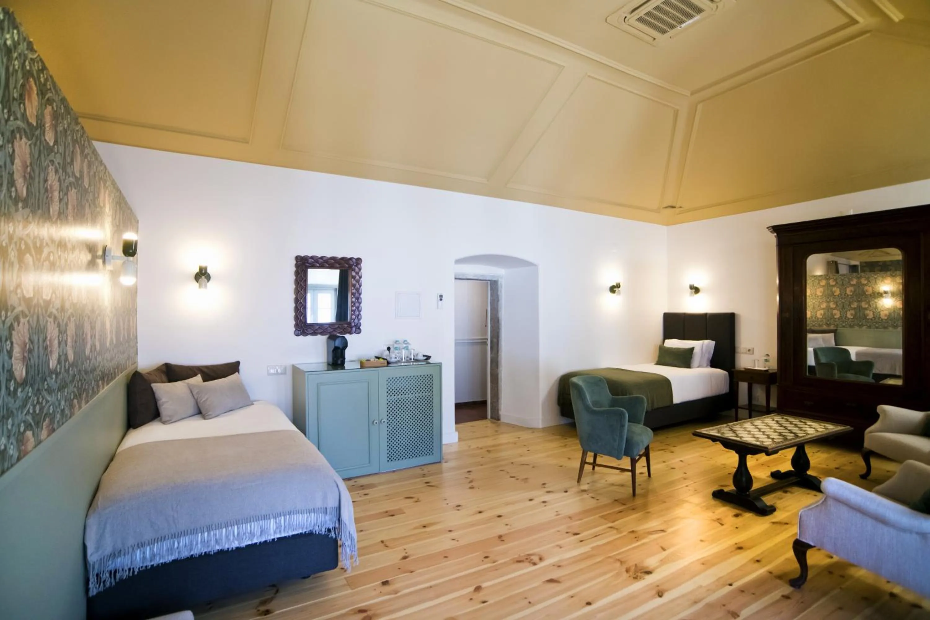 Bed in York House Lisboa Hotel