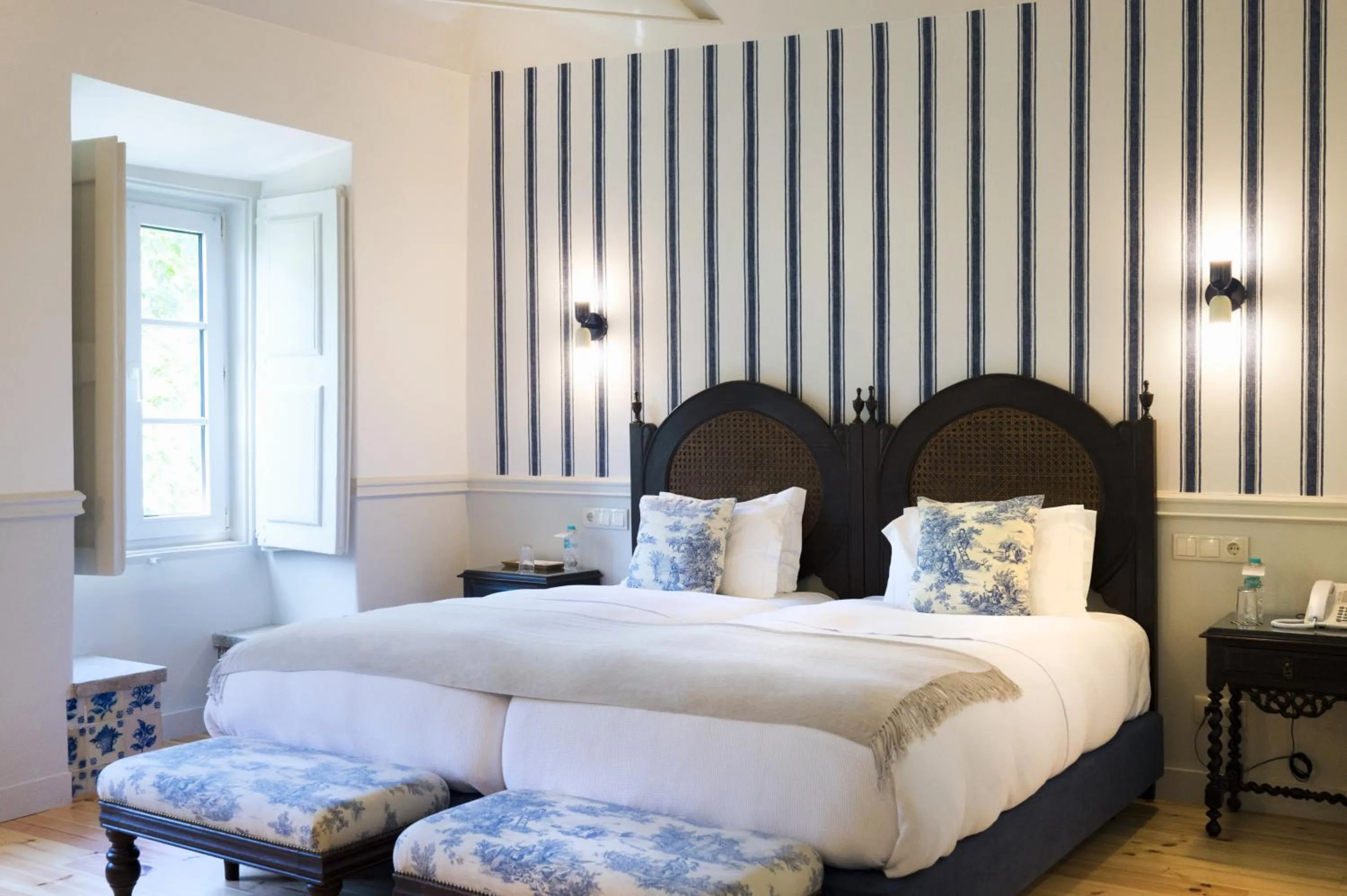 Bed in York House Lisboa Hotel