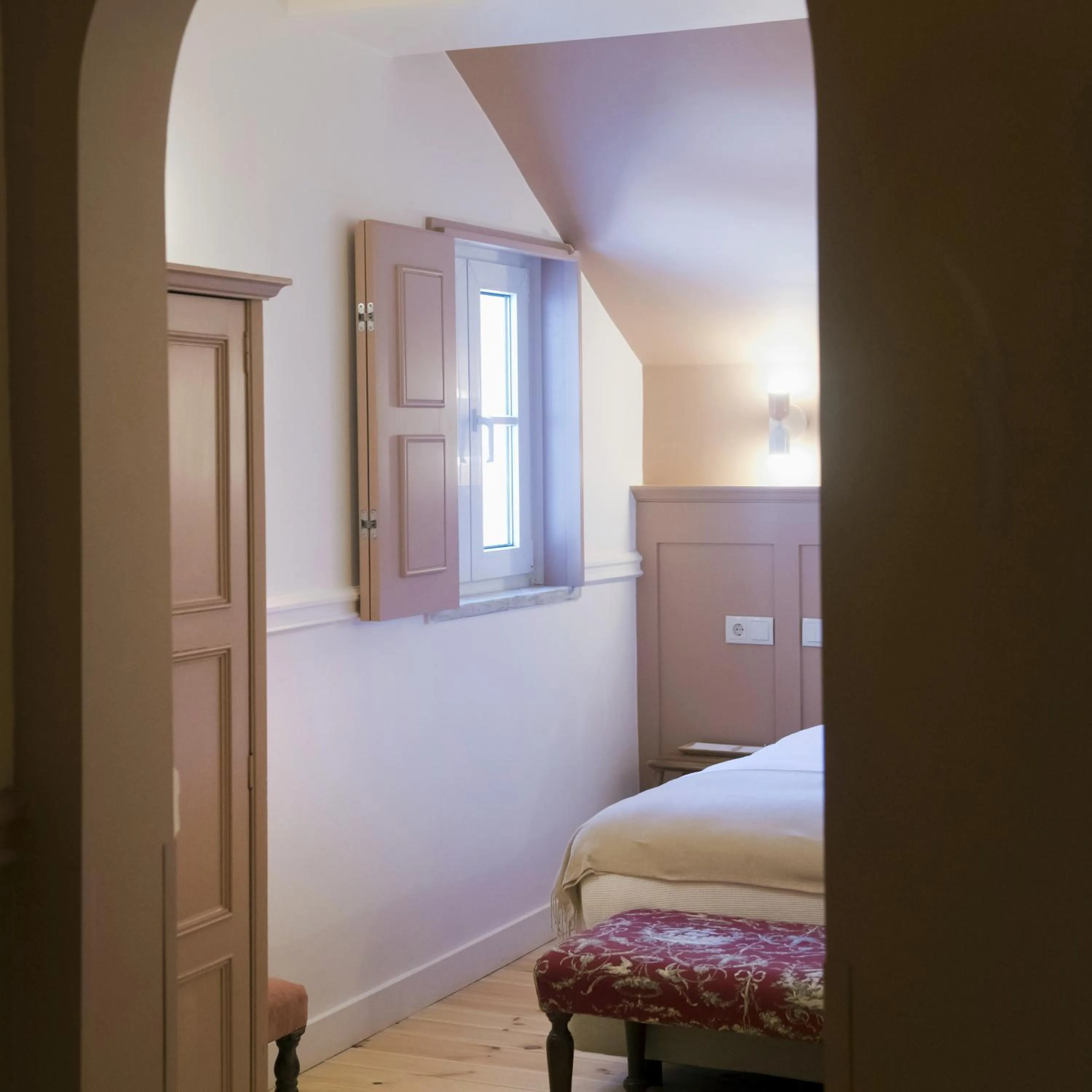 Bedroom, Bed in York House Lisboa Hotel