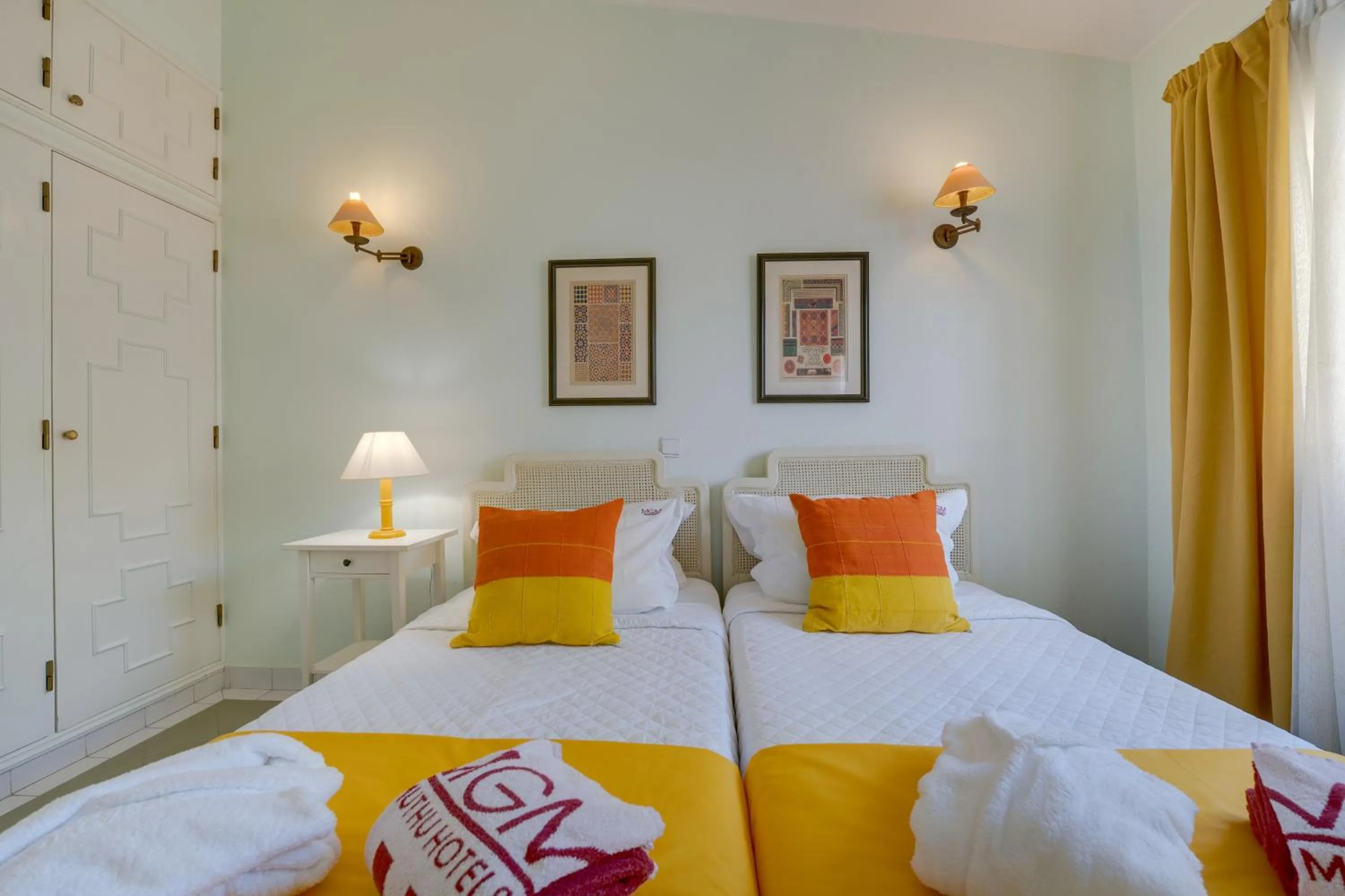 Bedroom, Bed in Muthu Clube Praia da Oura