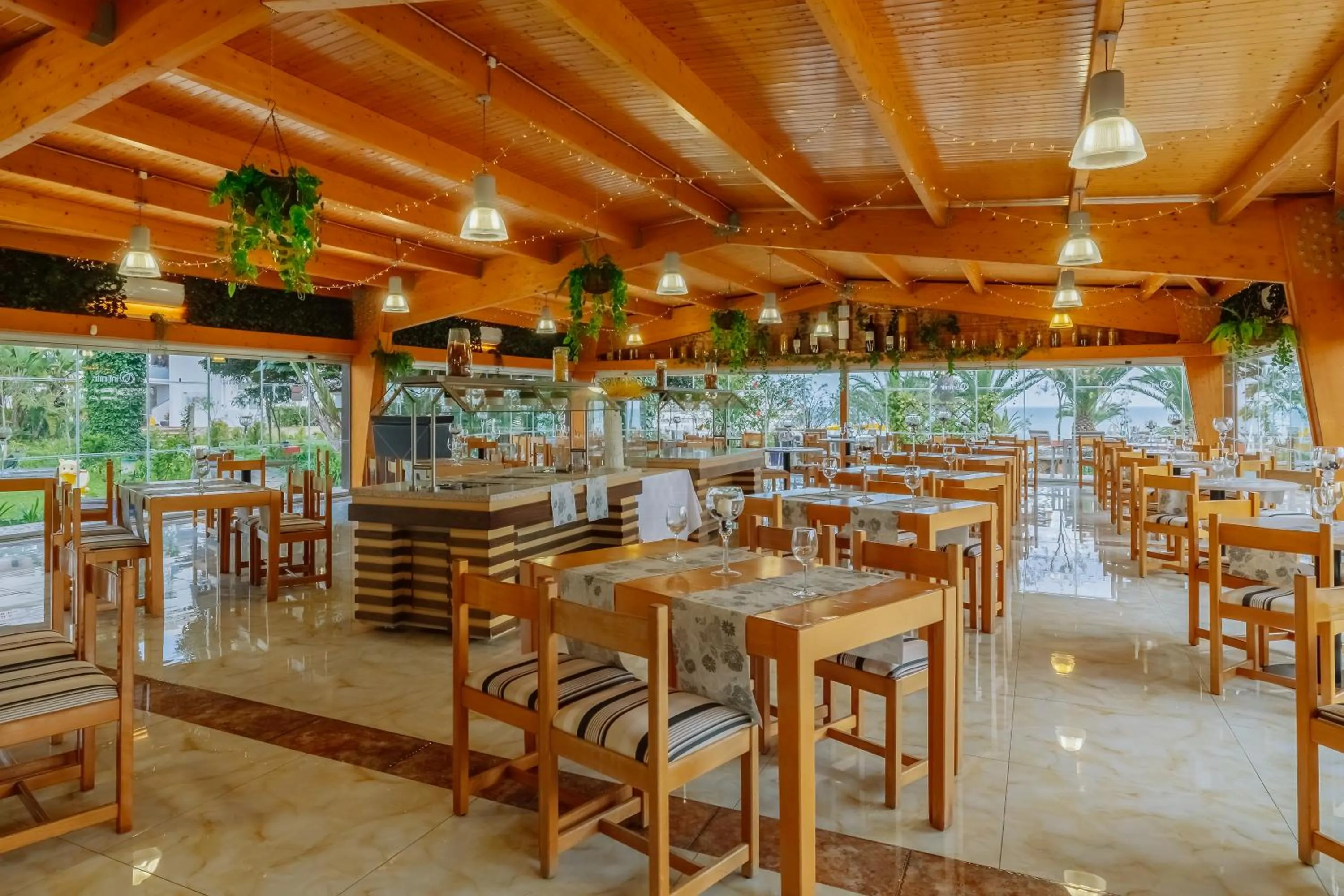 Restaurant/places to eat in Muthu Clube Praia da Oura