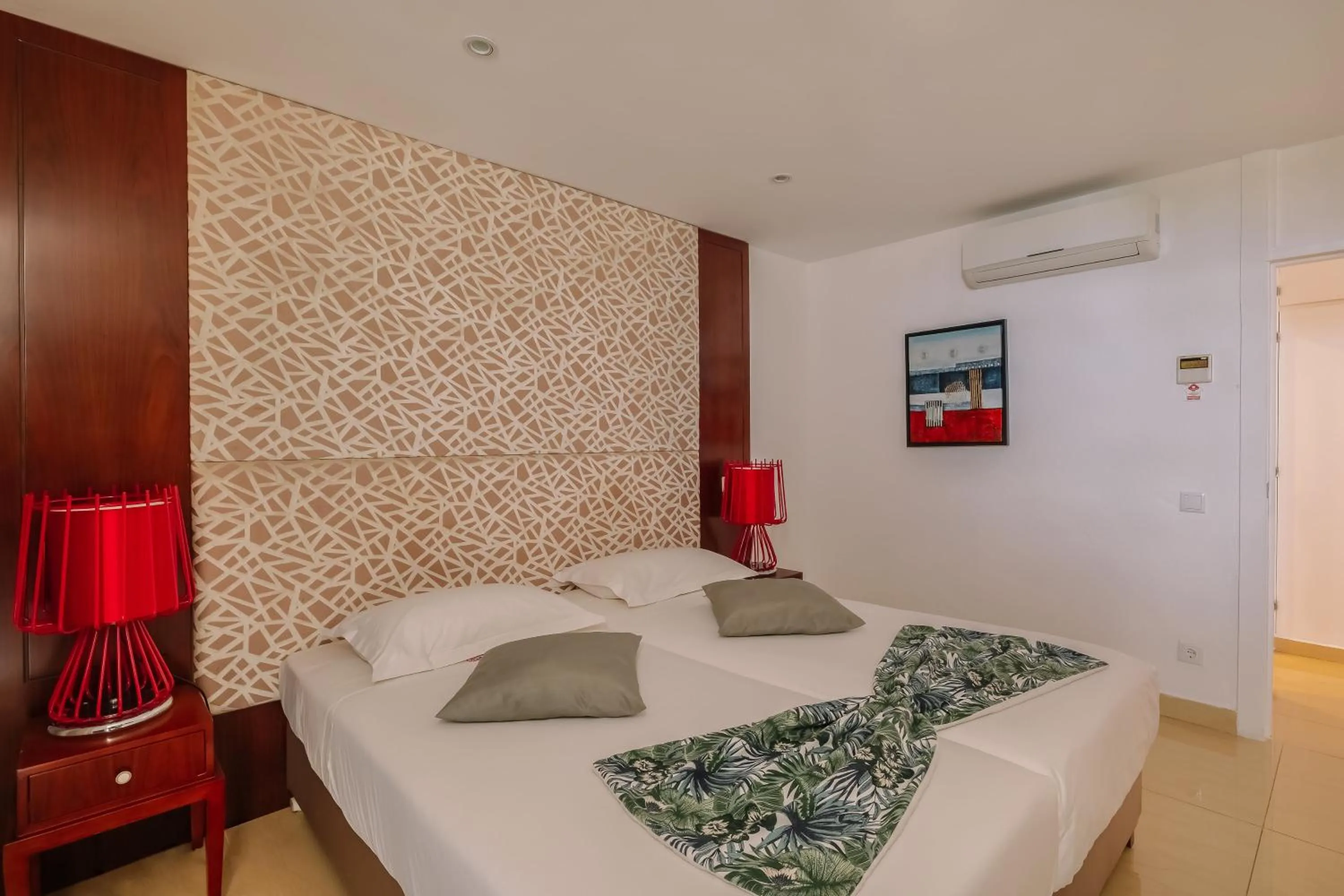 Bed in Muthu Clube Praia da Oura