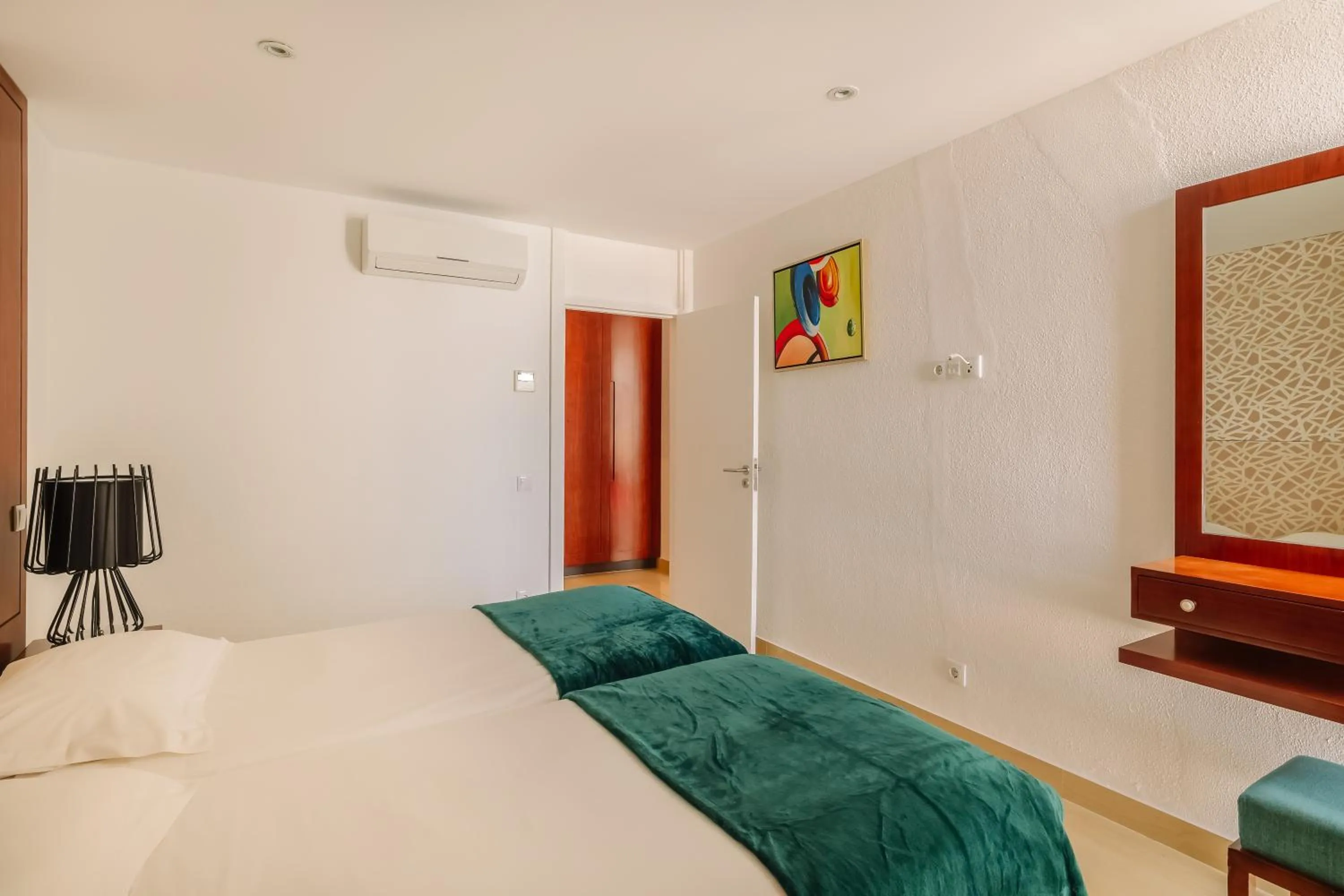 TV and multimedia, Bed in Muthu Clube Praia da Oura