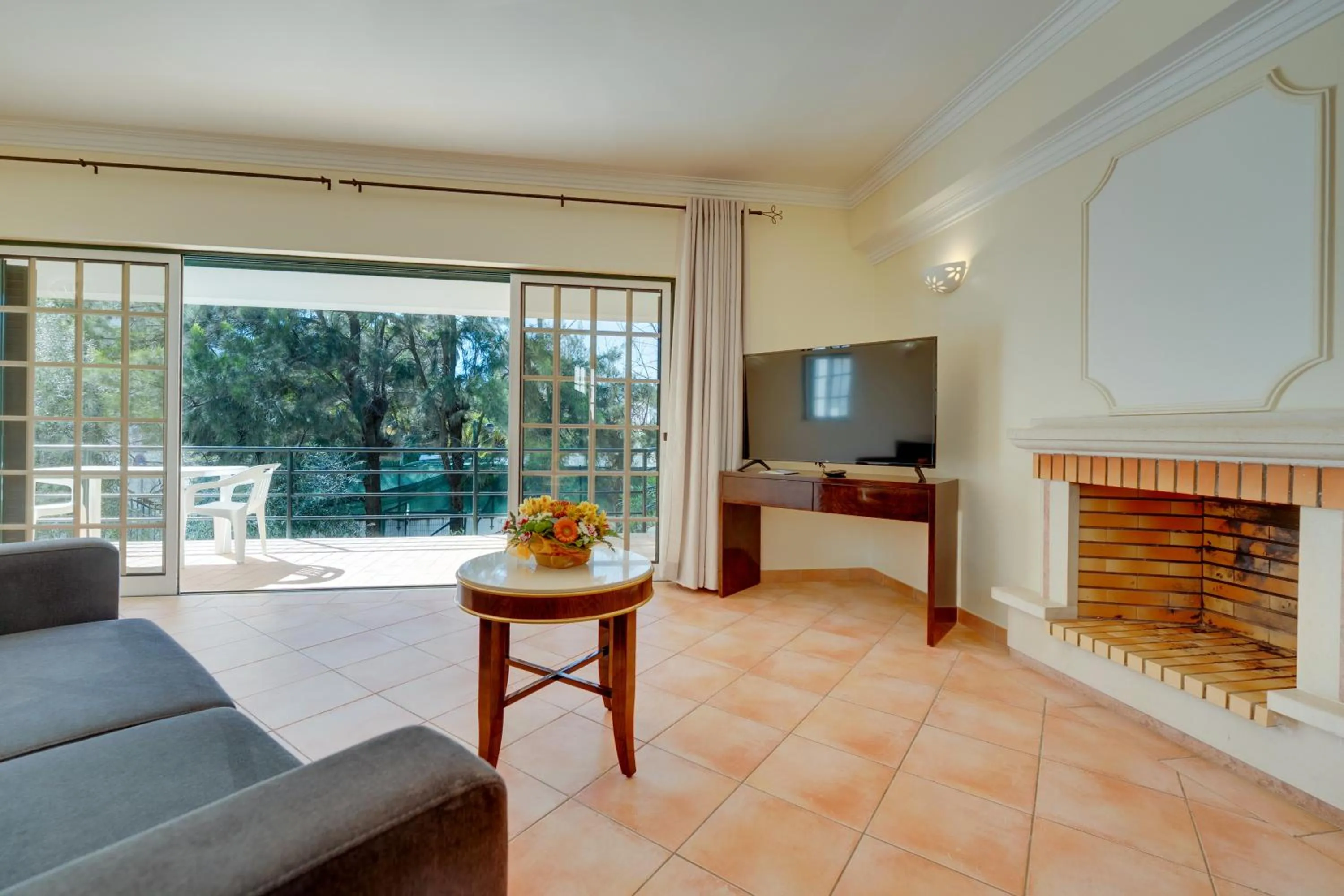 TV and multimedia in Muthu Clube Praia da Oura