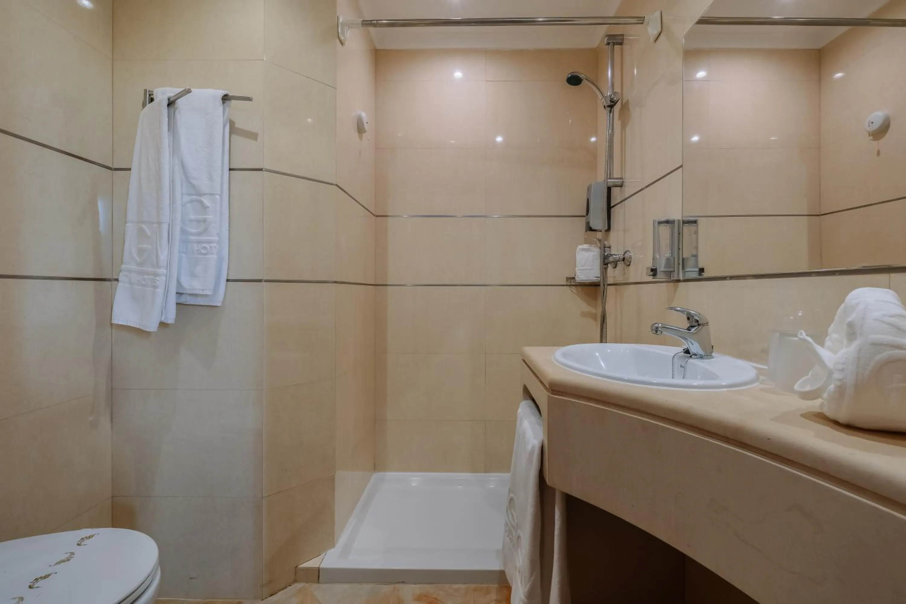 Shower in Muthu Clube Praia da Oura