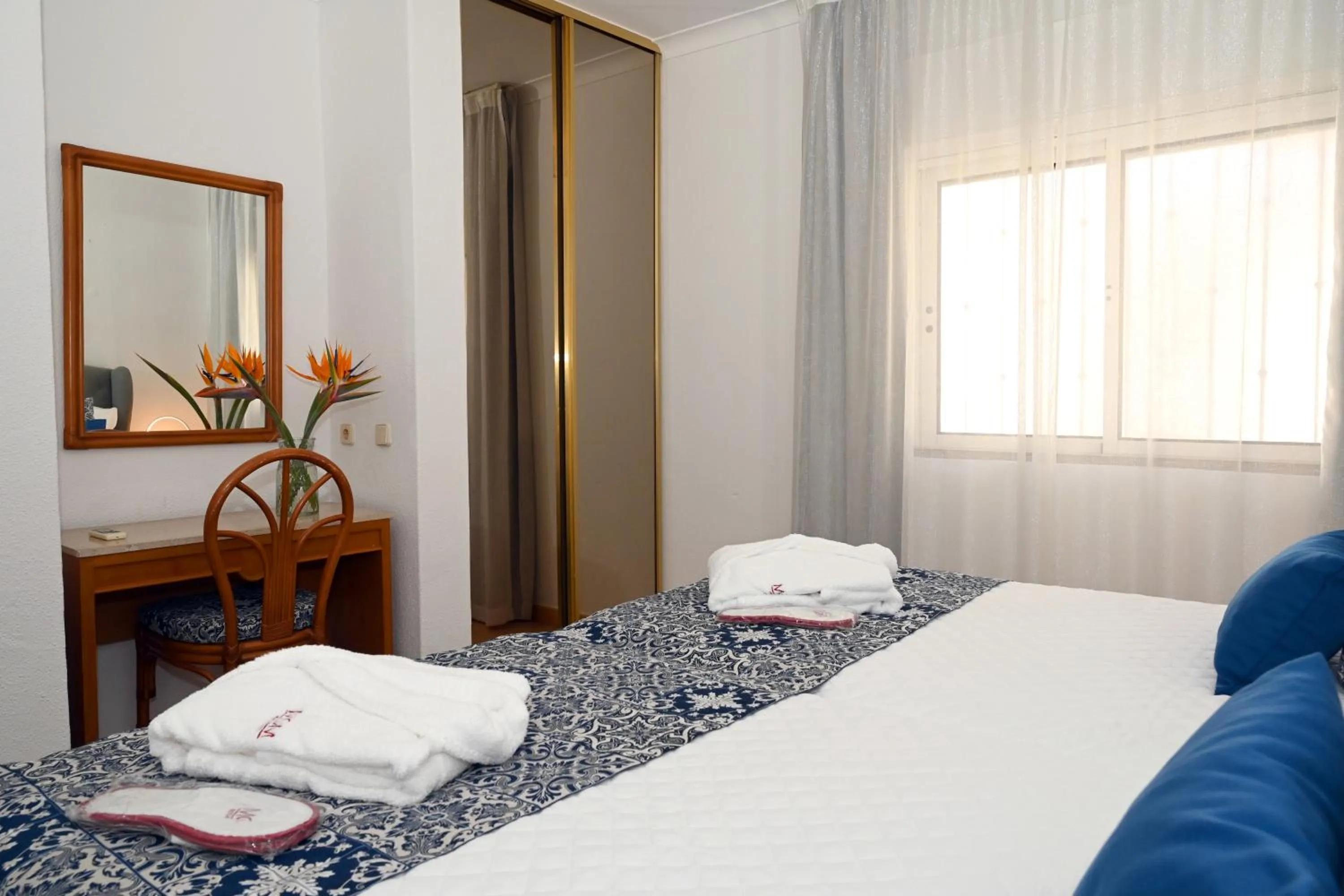 Photo of the whole room, Bed in Muthu Clube Praia da Oura