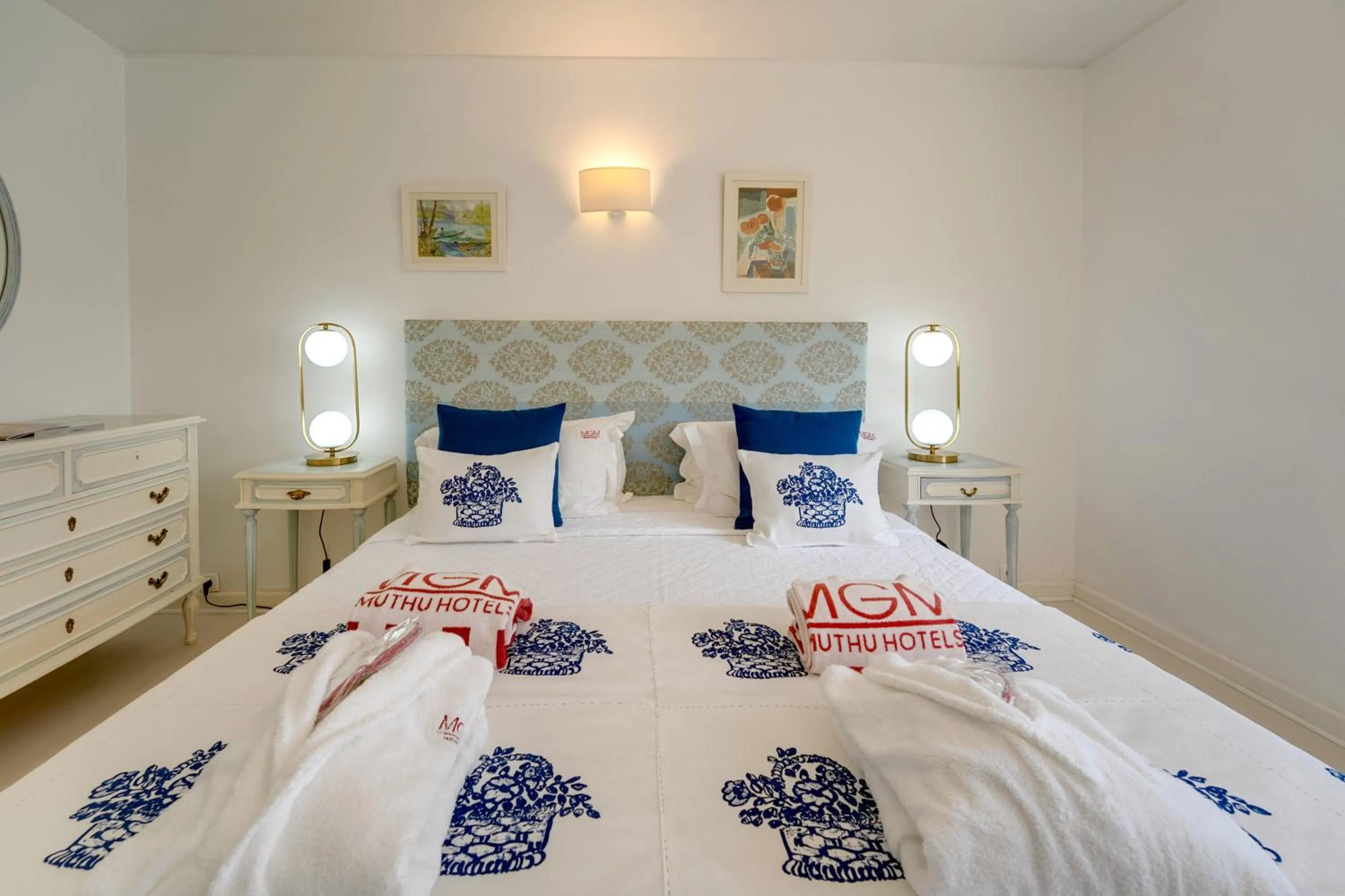 Bedroom, Bed in Muthu Clube Praia da Oura