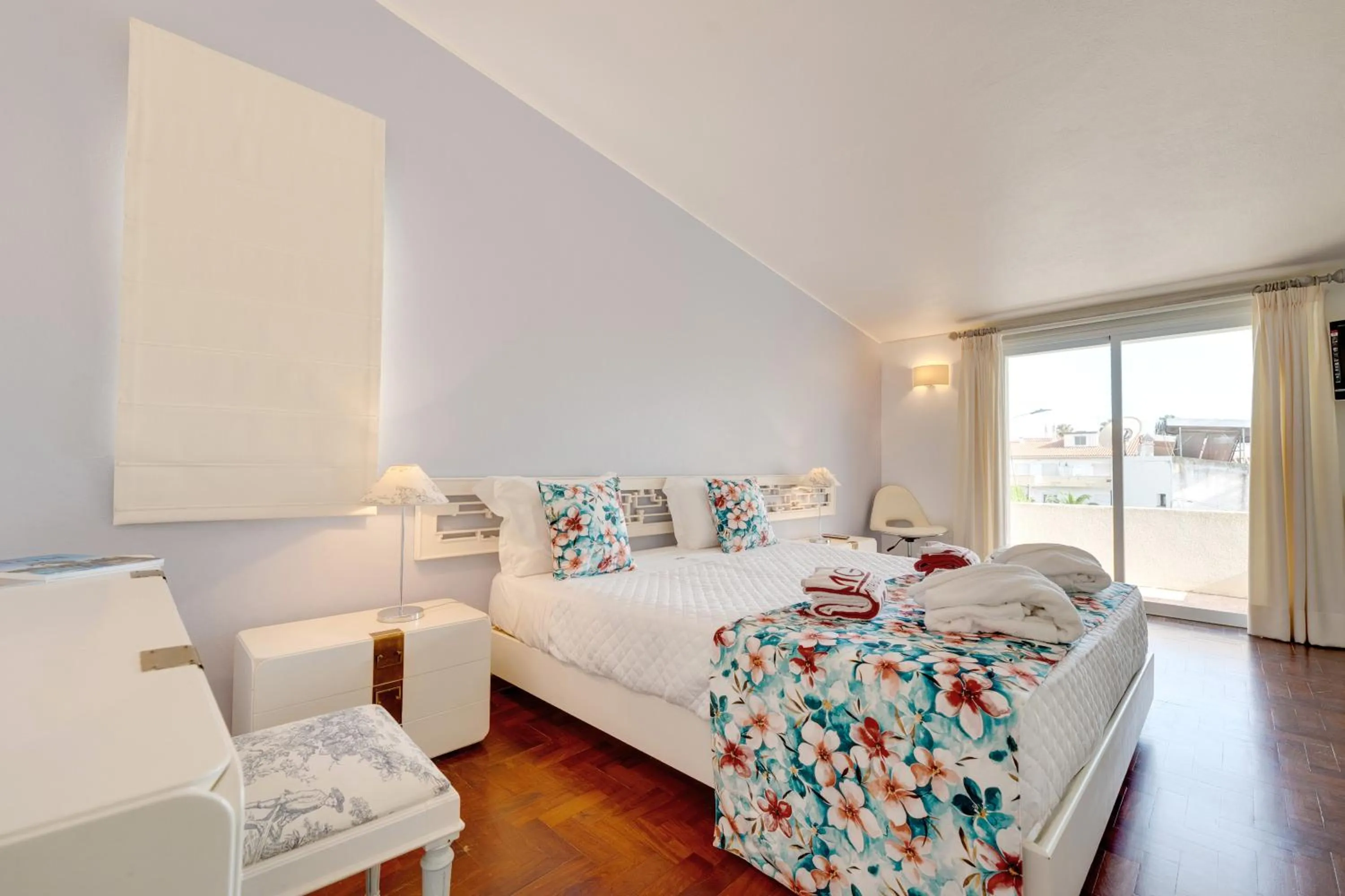 Bedroom, Bed in Muthu Clube Praia da Oura