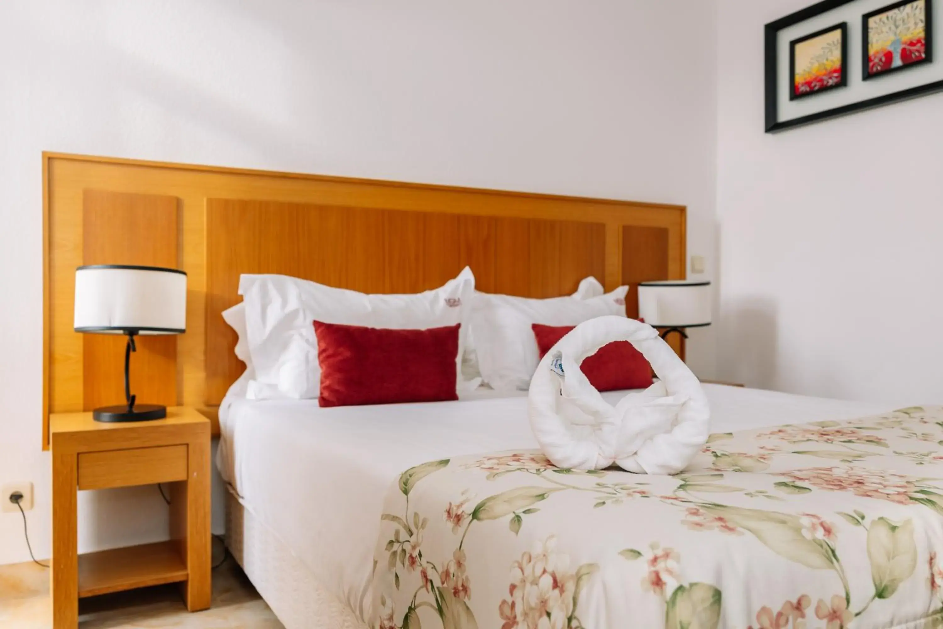 Deluxe Two-Bedroom Apartment (6 Adults) with Sea or Pool View - Winter All Inclusive in Muthu Clube Praia da Oura Deluxe Two-Bedroom Apartment (6 Adults) with Sea or Pool View - Winter All Inclusive in Muthu Clube Praia da Oura