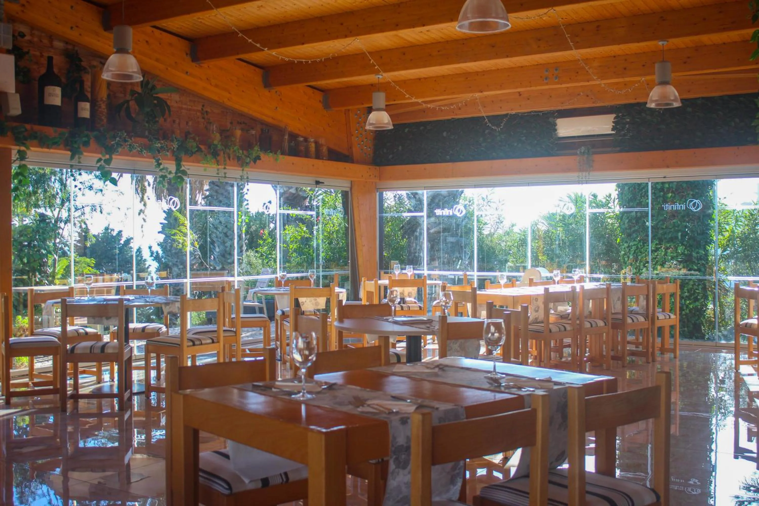 Restaurant/places to eat in Muthu Clube Praia da Oura