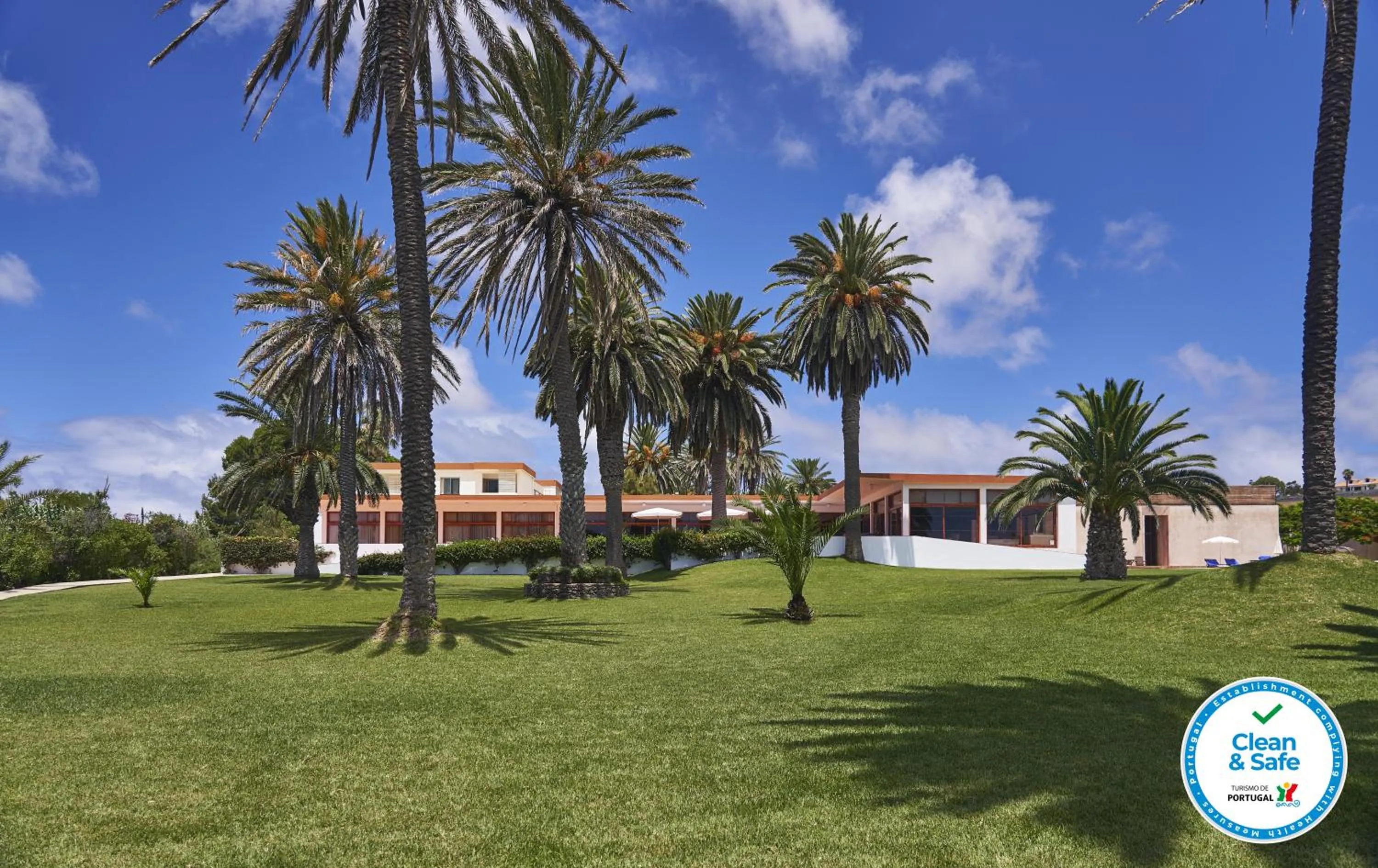 Property building in Hotel Porto Santo & Spa