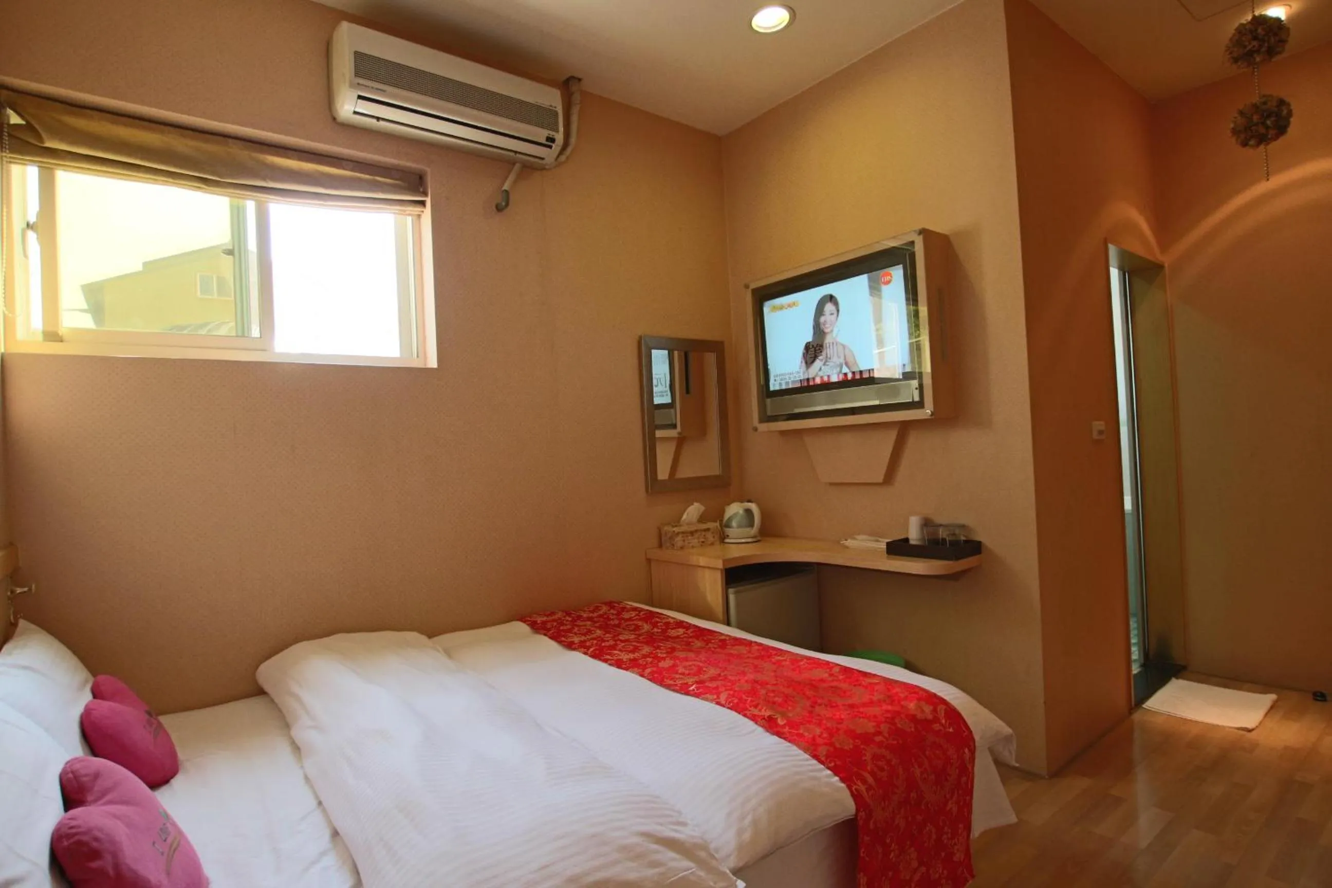 Day, Bed in Tanxiang Resort Hotel Sun Moon Lake Harbour - Sun Moon Lake Pier