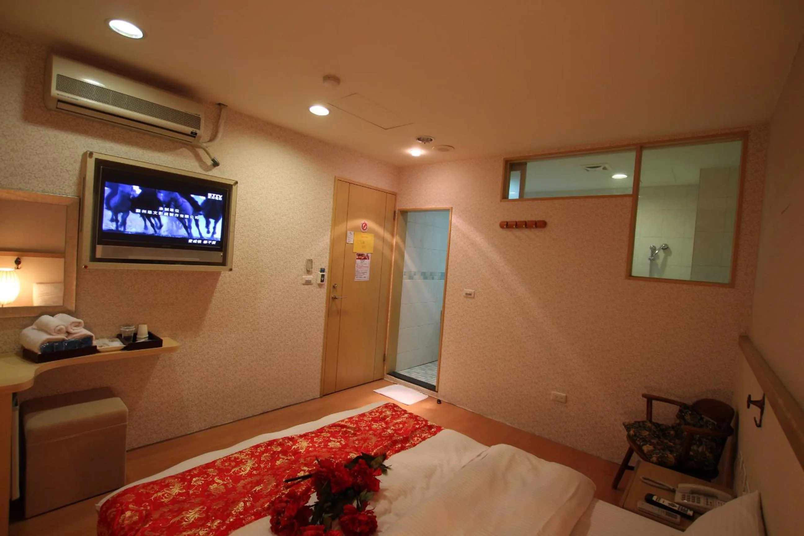 Bed in Tanxiang Resort Hotel Sun Moon Lake Harbour - Sun Moon Lake Pier