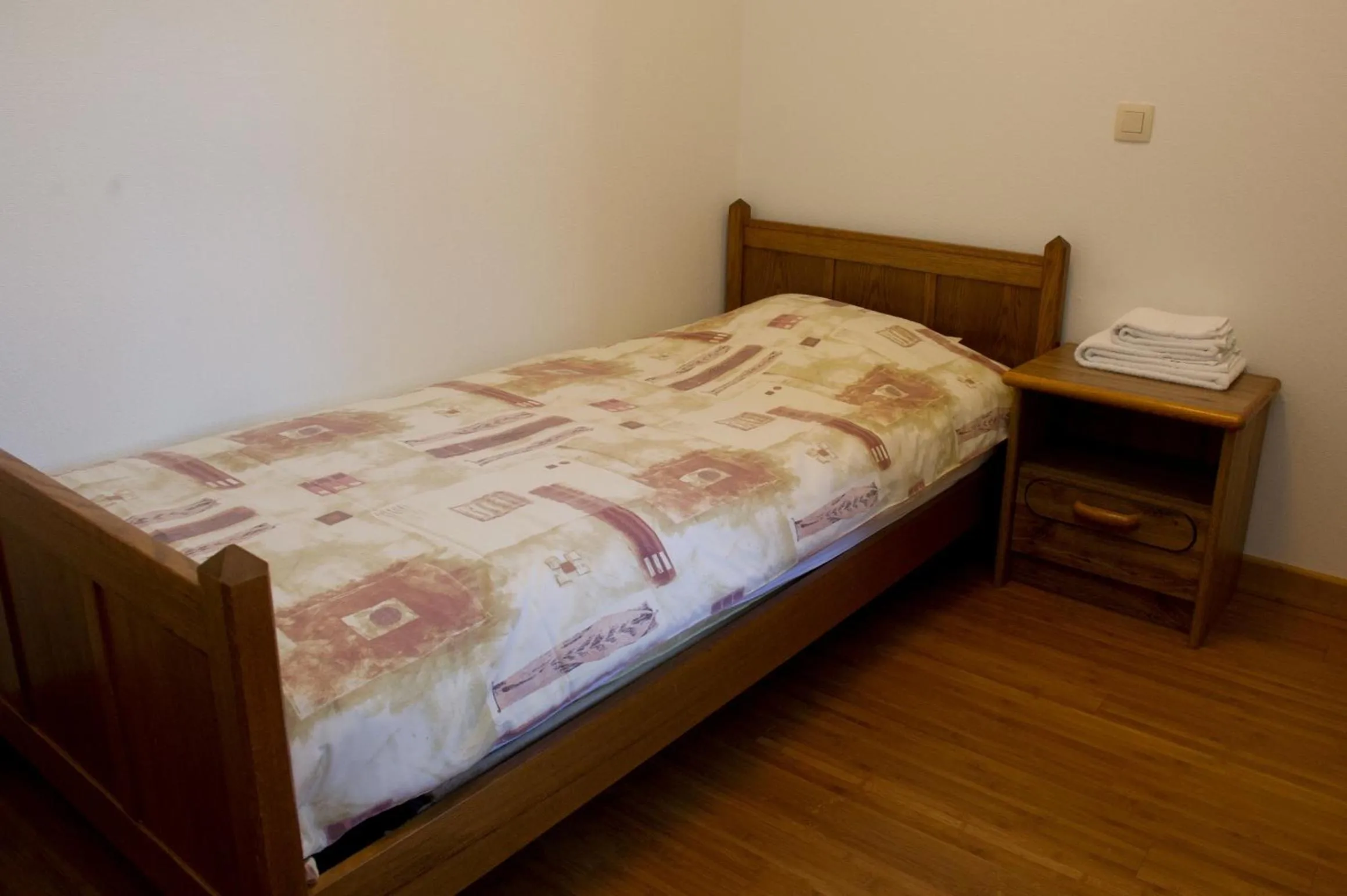 Decorative detail, Bed in Auberge Saint-Martin