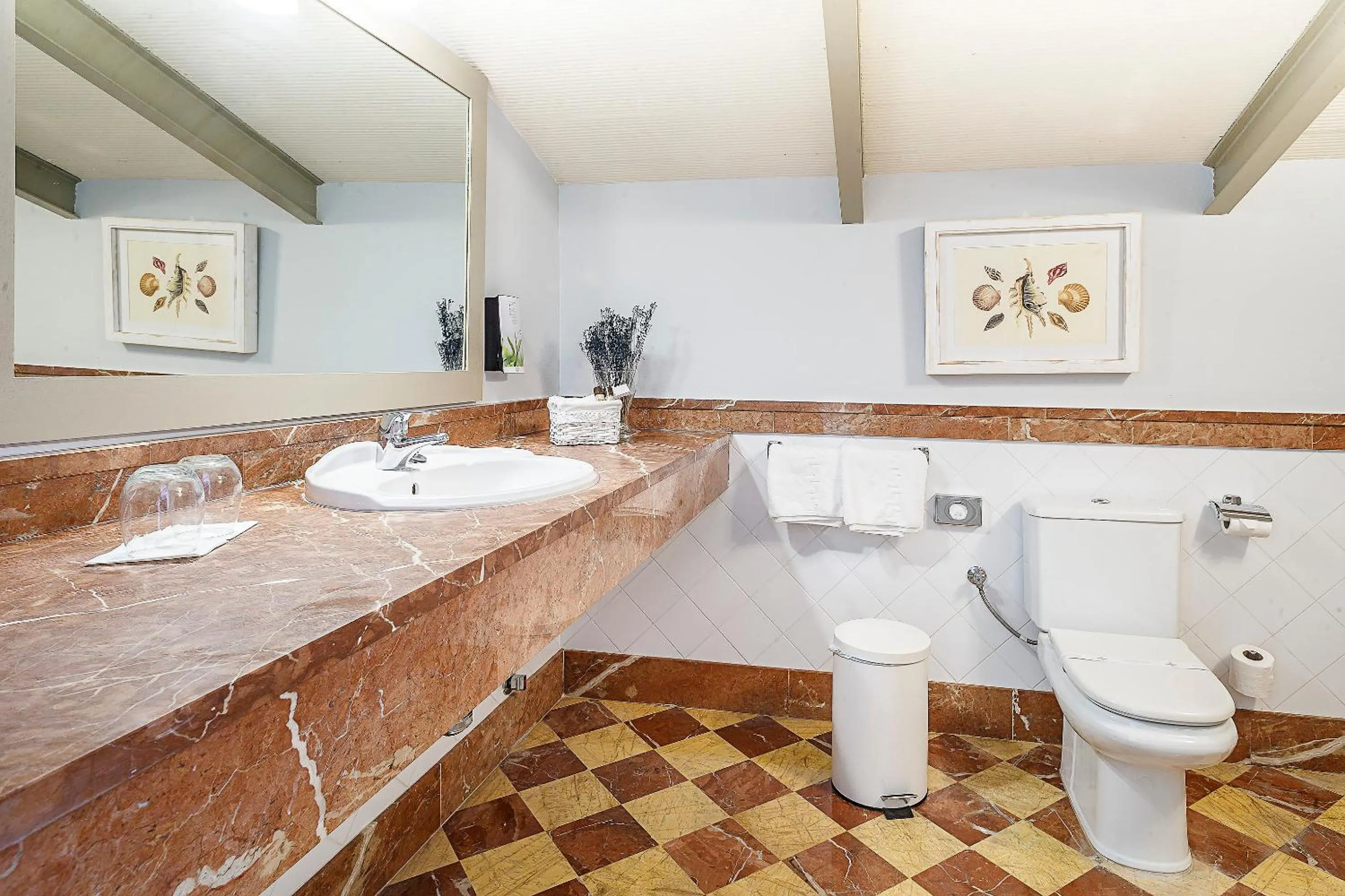 Bathroom in Labreña Hotel