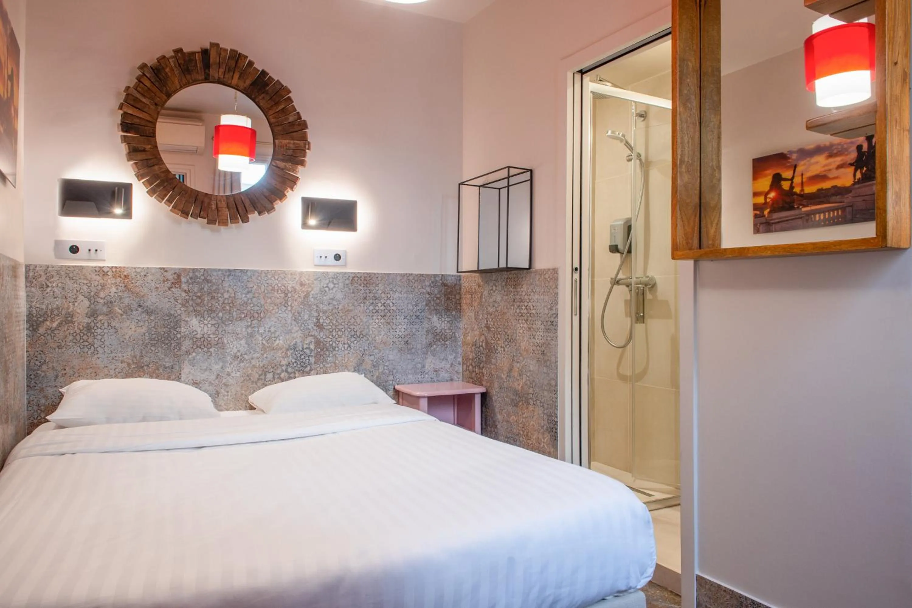 Bed in Hôtel de Roubaix