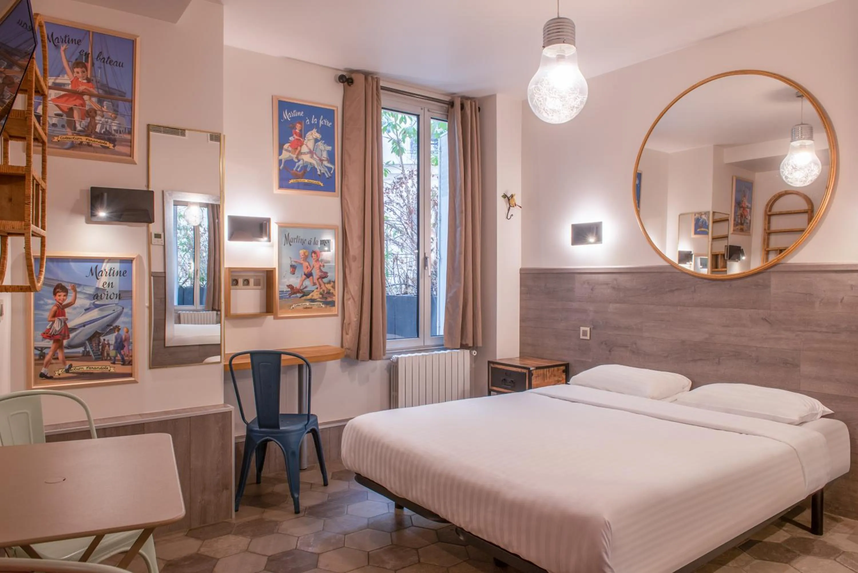 Bed in Hôtel de Roubaix