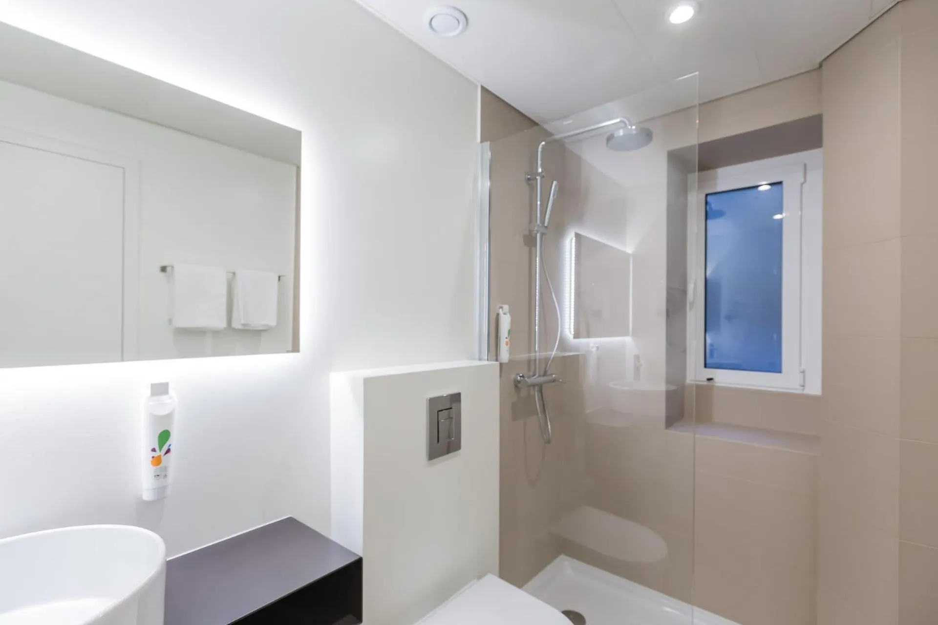 Bathroom in Ibis Styles Lisboa Centro Marquês de Pombal