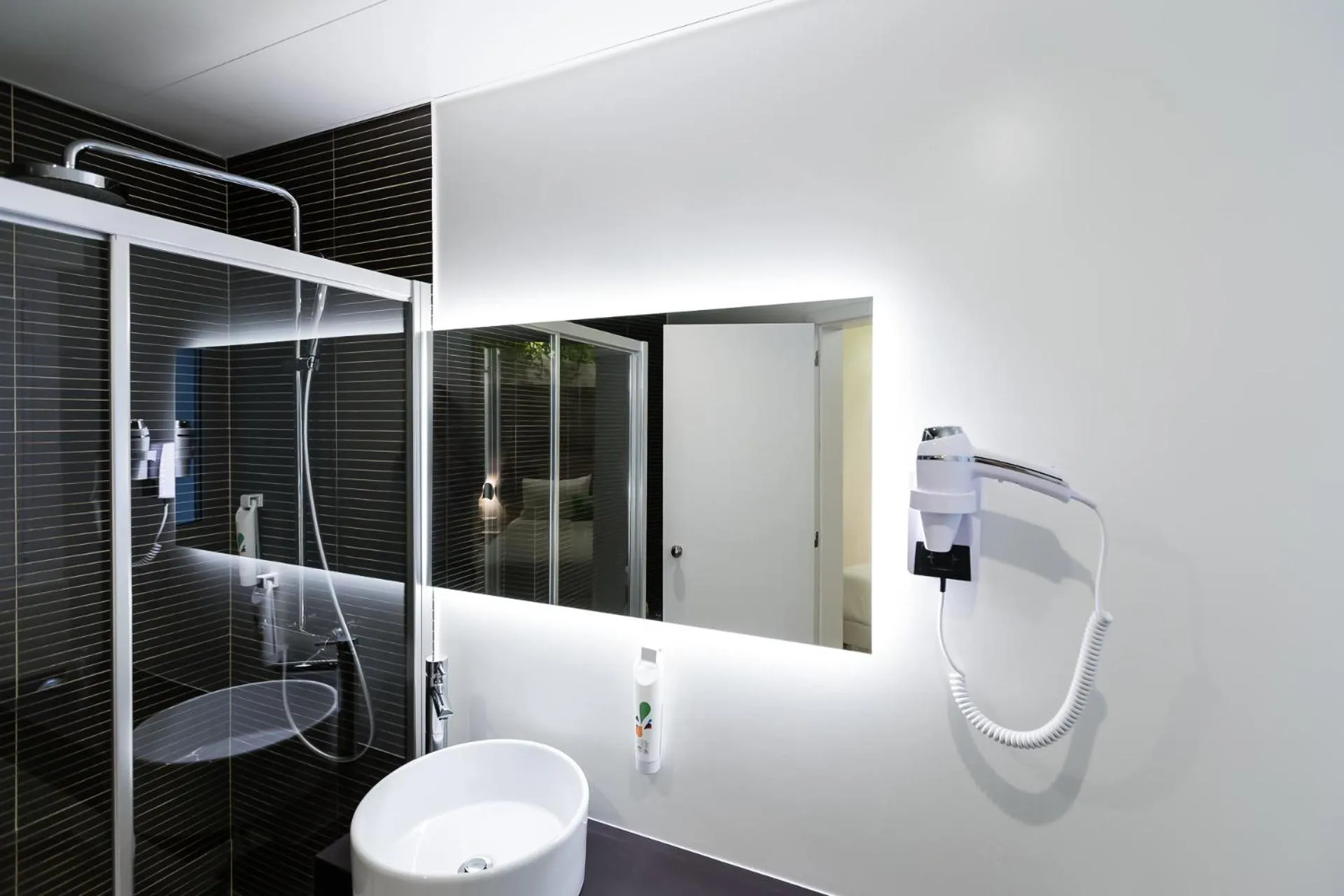 Bathroom in Ibis Styles Lisboa Centro Marquês de Pombal